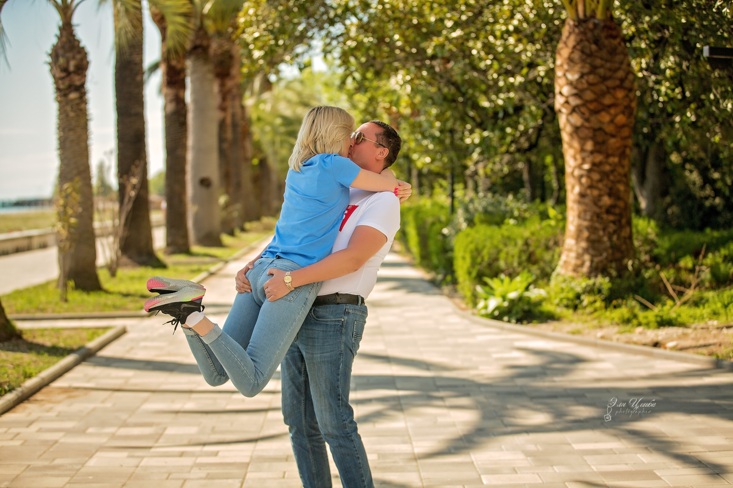 Иван с семьей в Гагре. Свадебный и семейный фотограф в Абхазии Эля Цишба