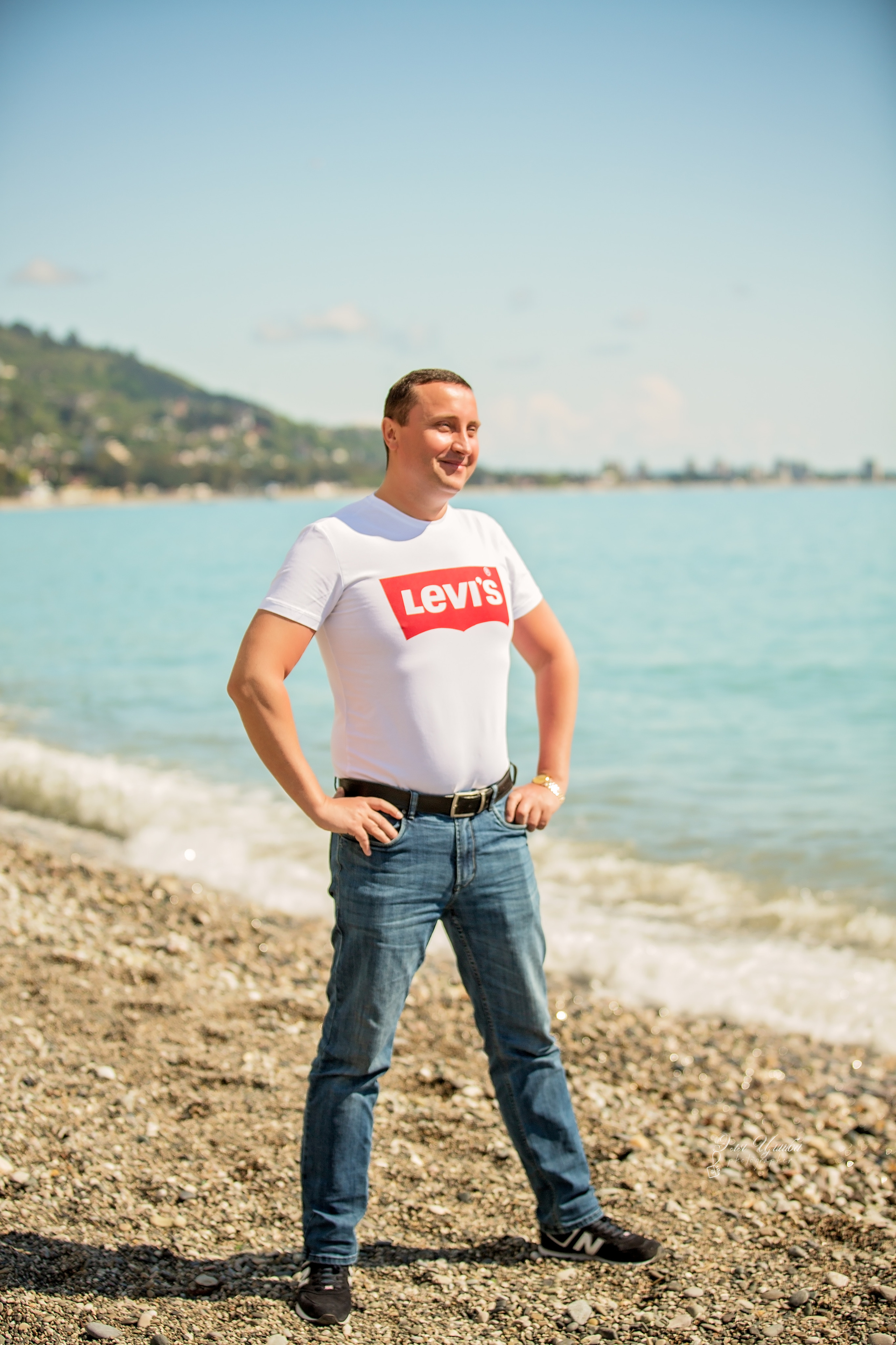 Иван с семьей в Гагре. Свадебный и семейный фотограф в Абхазии Эля Цишба