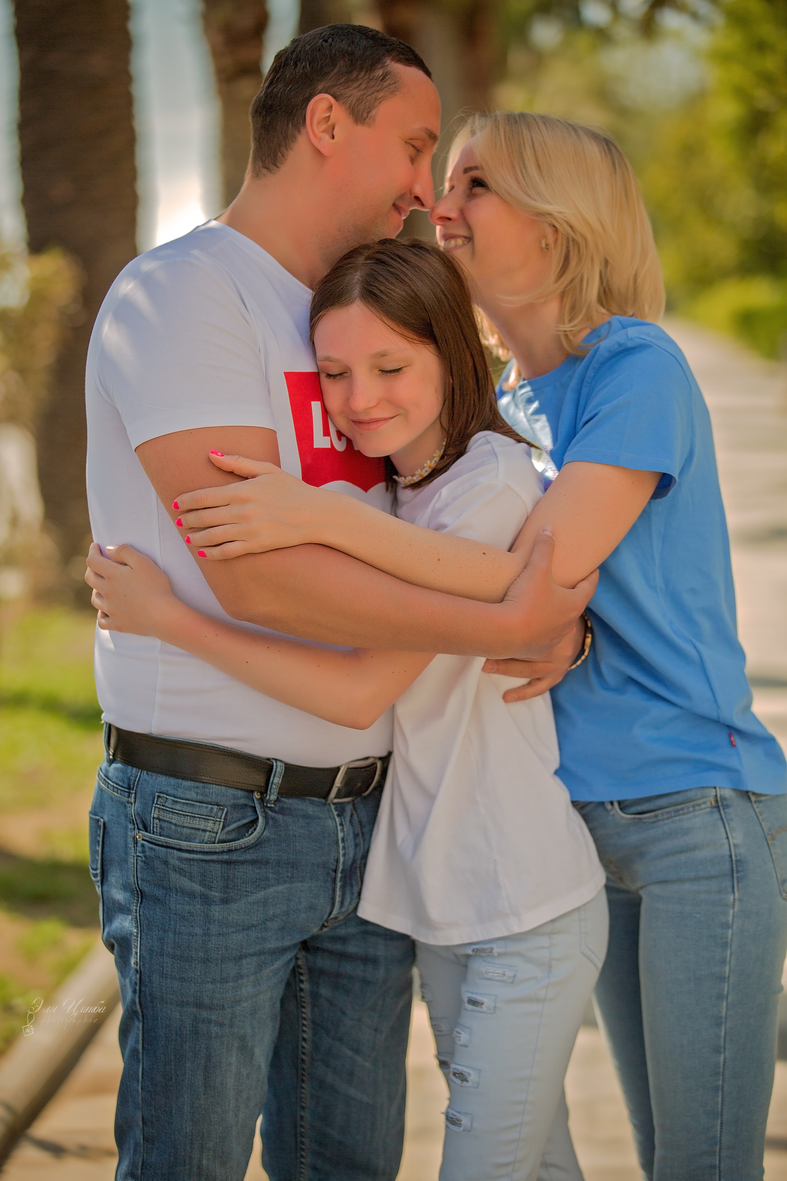 Иван с семьей в Гагре. Свадебный и семейный фотограф в Абхазии Эля Цишба