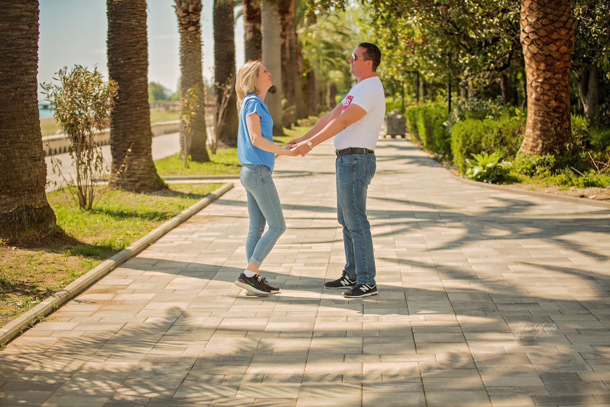 Иван с семьей в Гагре. Свадебный и семейный фотограф в Абхазии Эля Цишба