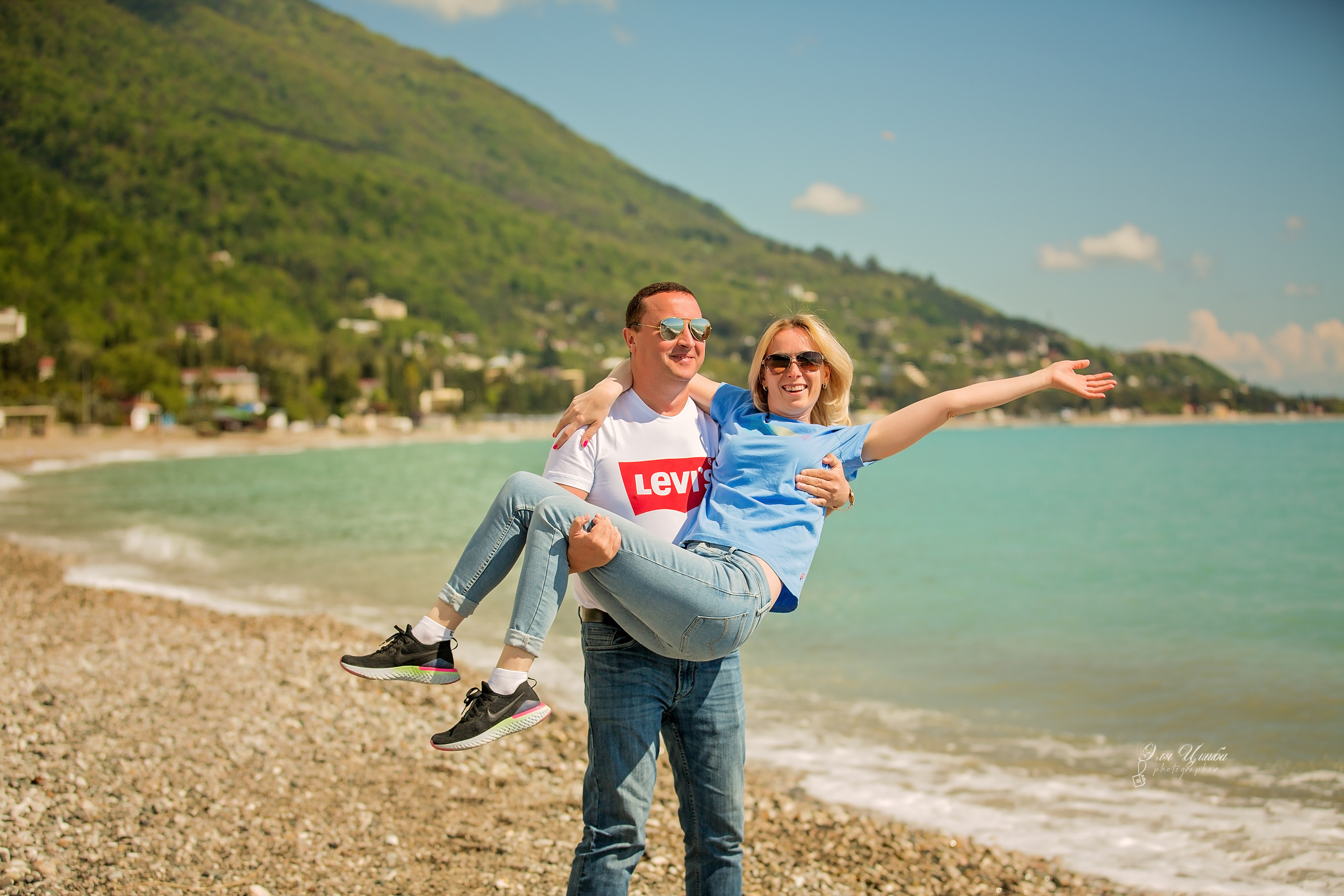 Иван с семьей в Гагре. Свадебный и семейный фотограф в Абхазии Эля Цишба