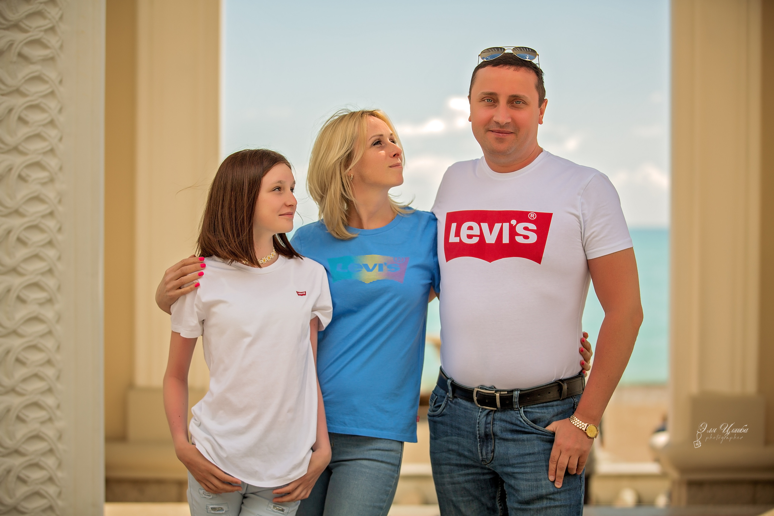 Иван с семьей в Гагре. Свадебный и семейный фотограф в Абхазии Эля Цишба