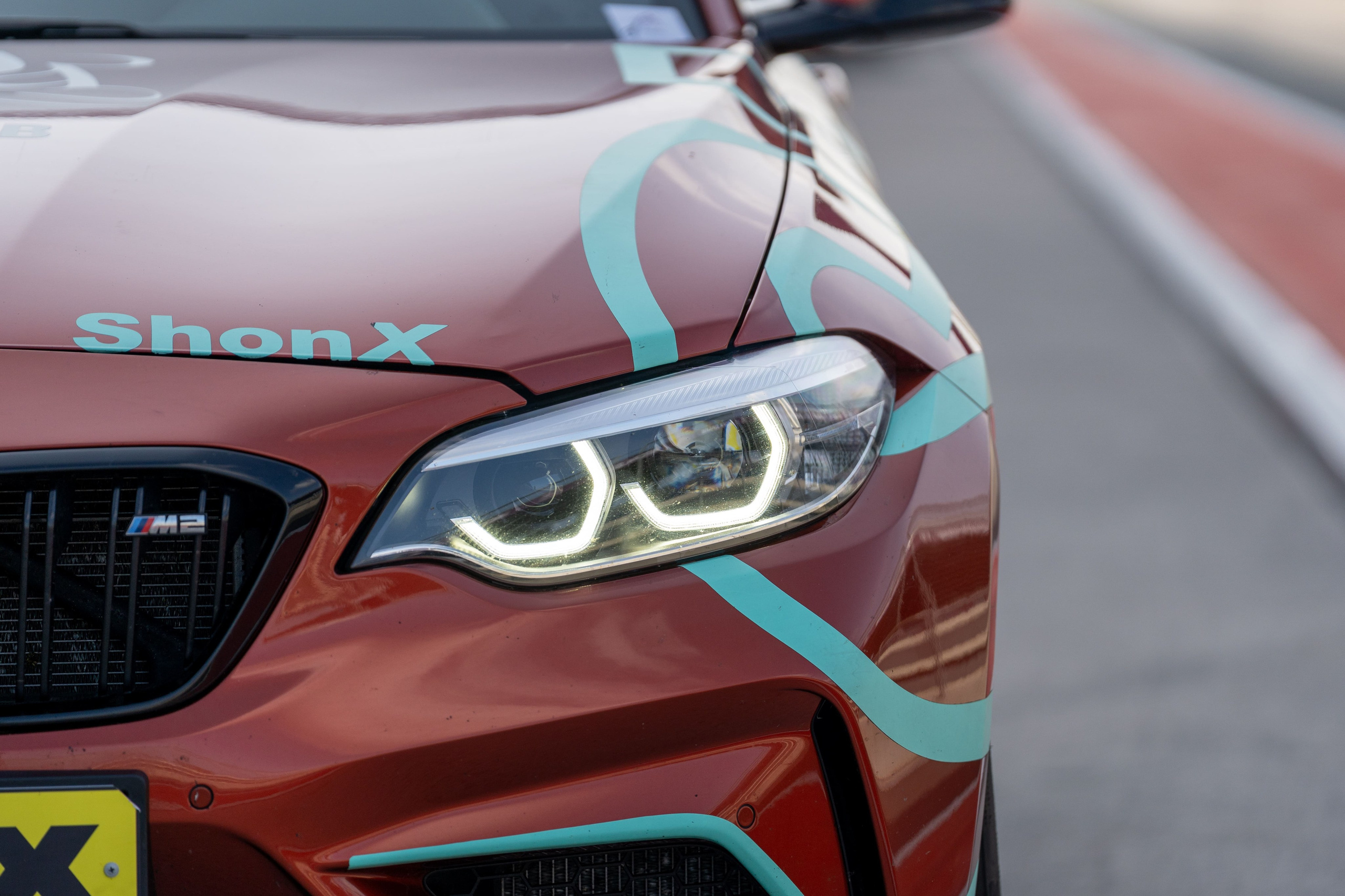 Гоночный BMW M2 на кольцевой трассе Игора Драйв, спортивный фотограф Санкт-Петербург