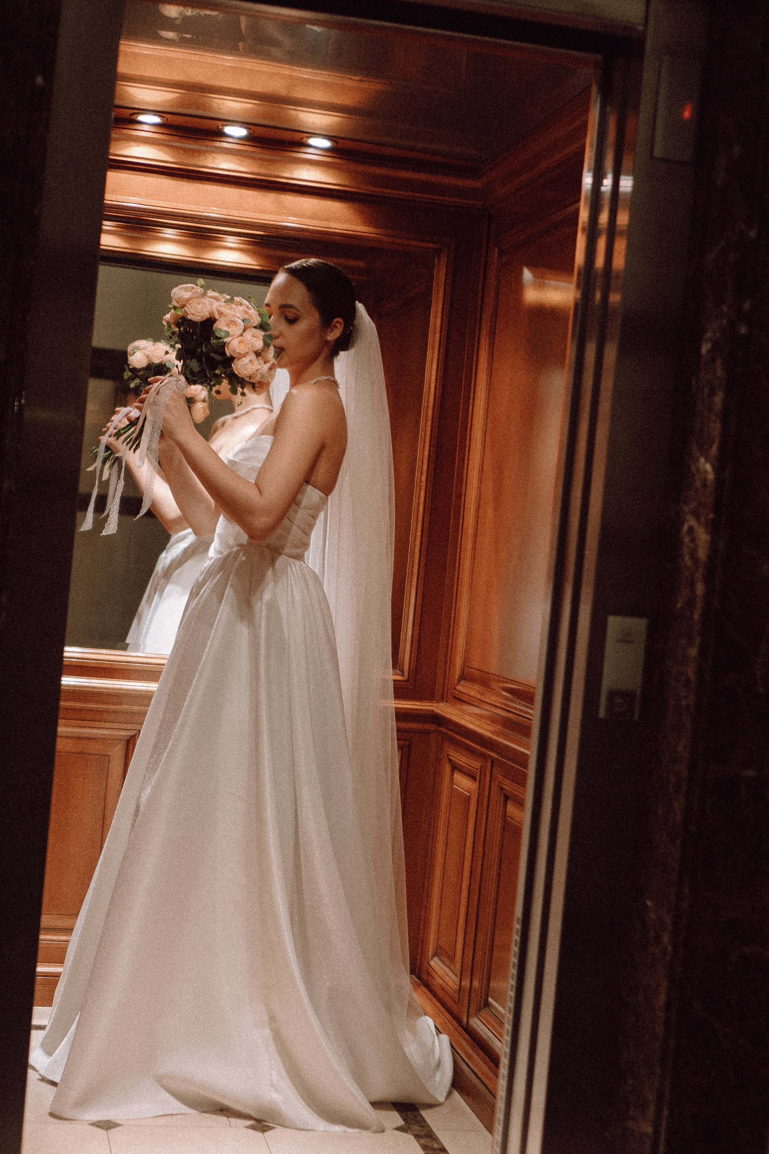 СВАДЕБНАЯ ПРОГУЛКА В САНТК-ПЕТЕРБУРГЕ (ИСАКИЕВСКИЙ СОБОР, ЗИМНЯЯ КАНАВКА, ЭРМИТАЖ И БОЛЬШАЯ МОРСКАЯ УЛИЦА). Профессиональный фотограф, Санкт-Петербург — Виктория Богомолова