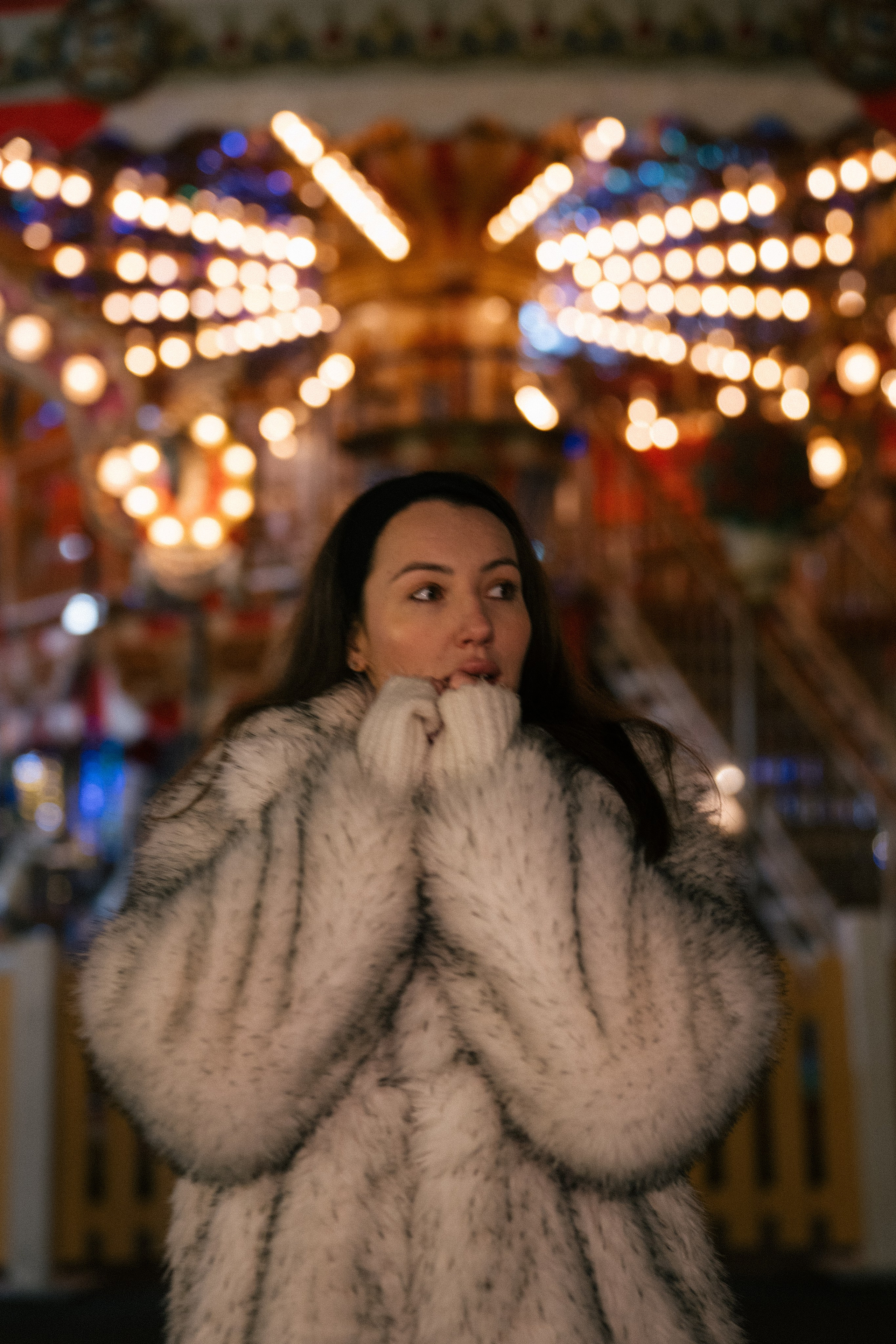 ПРОГУЛКА НА МАНЕЖНОЙ ПЛОЩАДИ ДЛЯ ДЕВУШКИ ПЕРЕД НОВЫМ ГОДОМ (НОВОГОДНЯЯ ФОТОСЕССИИЯ НА МАНЕЖНОЙ ПЛОЩАДИ). Профессиональный фотограф, Санкт-Петербург — Виктория Богомолова