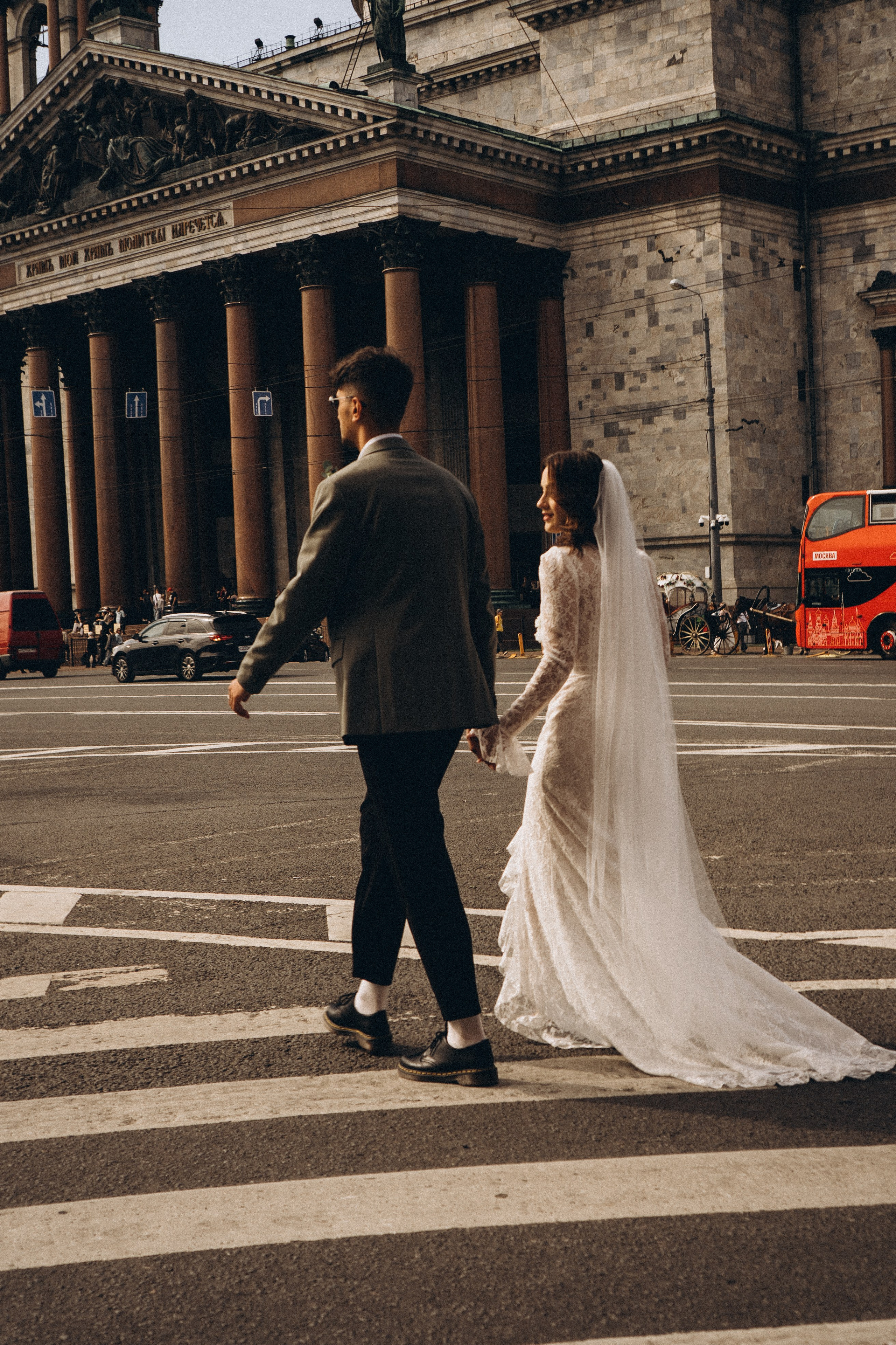 СВАДЕБНАЯ ПРОГУЛКА ВОЗЕ ИСАИКЕВСКОГО СОБОРА АСТОРИИ И ЗАКОНОДАЛЕТНОГО СОБРАНИЯ. Профессиональный фотограф, Санкт-Петербург — Виктория Богомолова