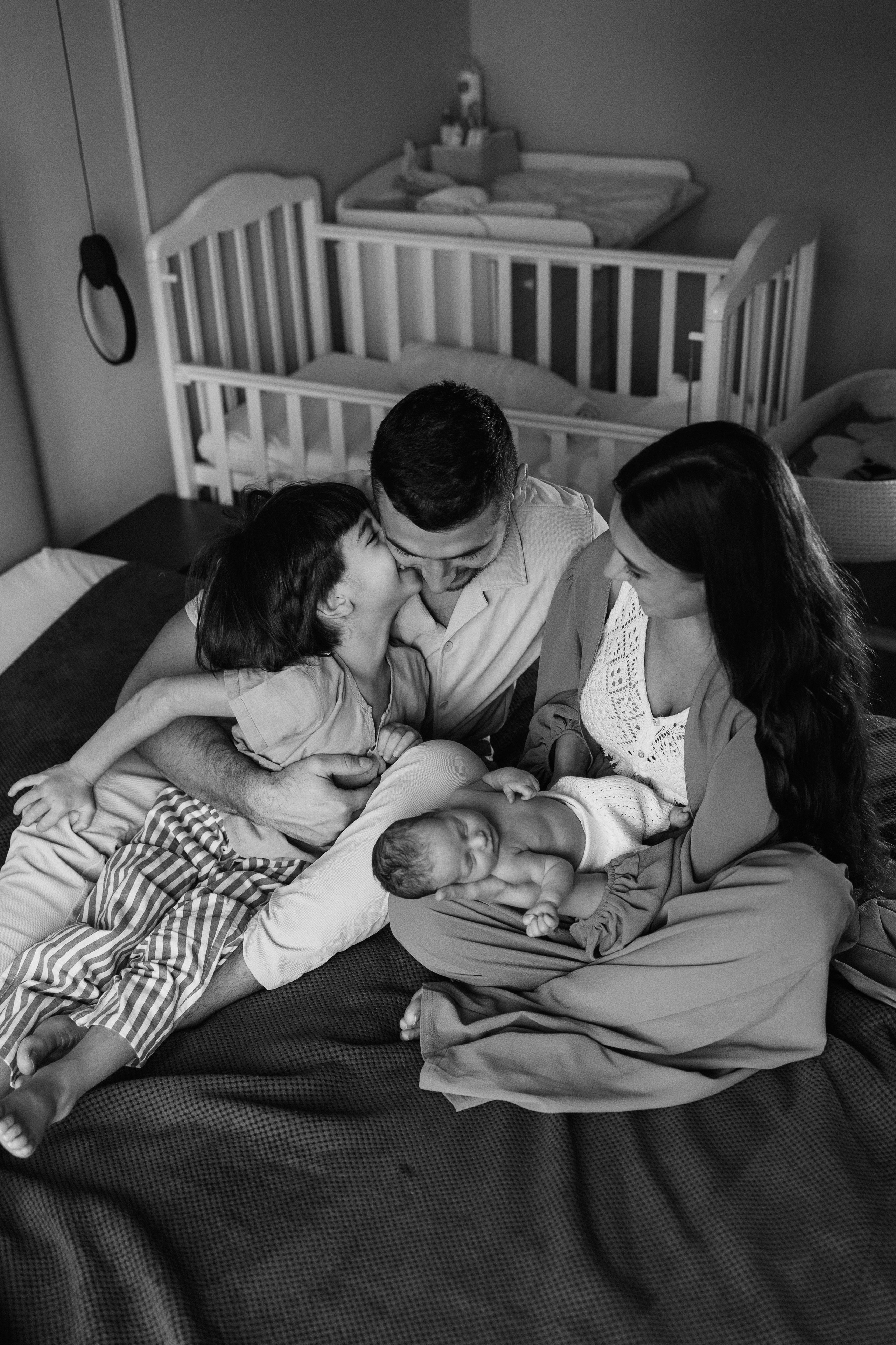 Фотосессия с новорожденным дома. Семейный фотограф в Москве Марина Петра