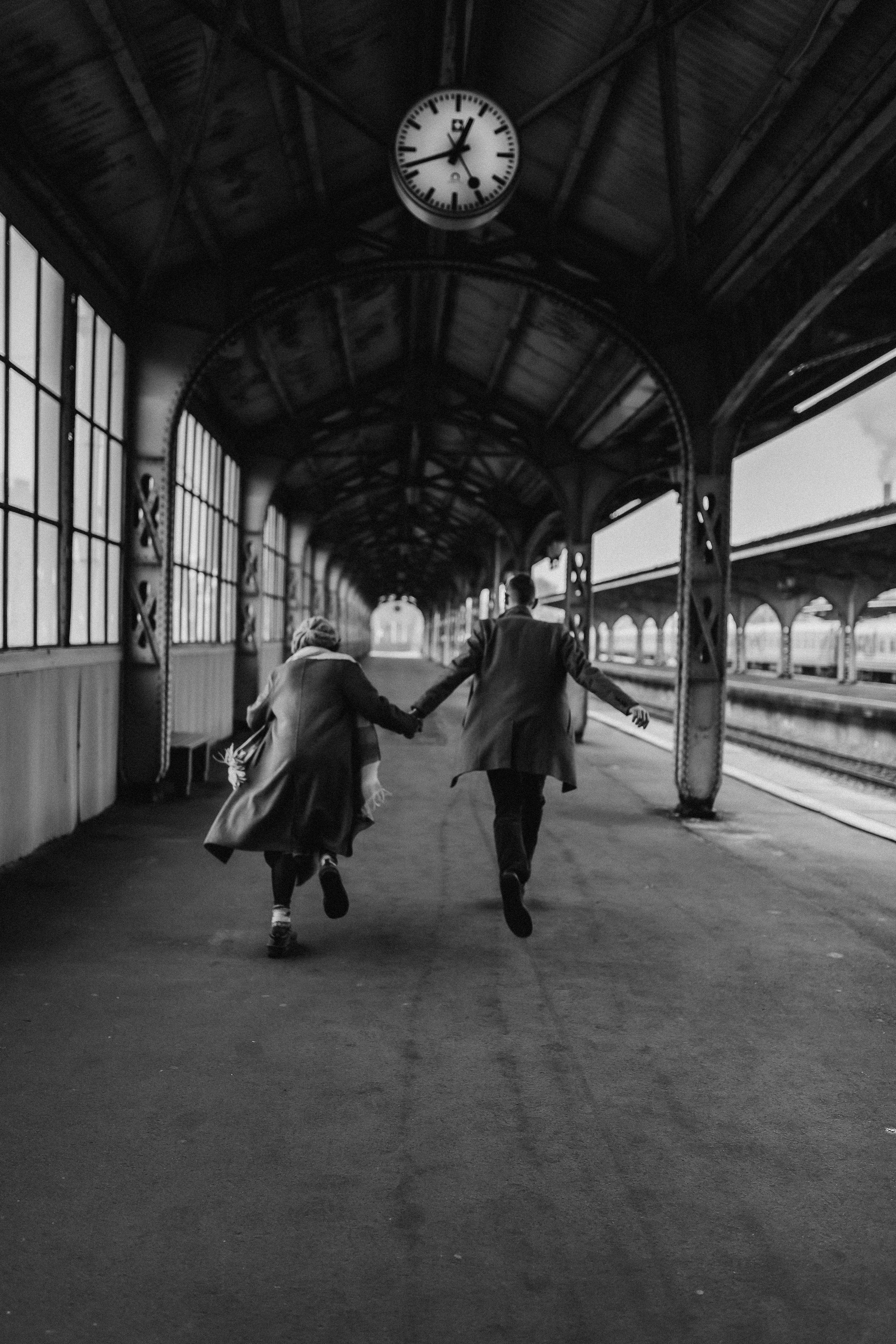 Никита и Юля: съёмка на Витебском вокзале. Фотограф Санкт-Петербург Князева Елизавета
