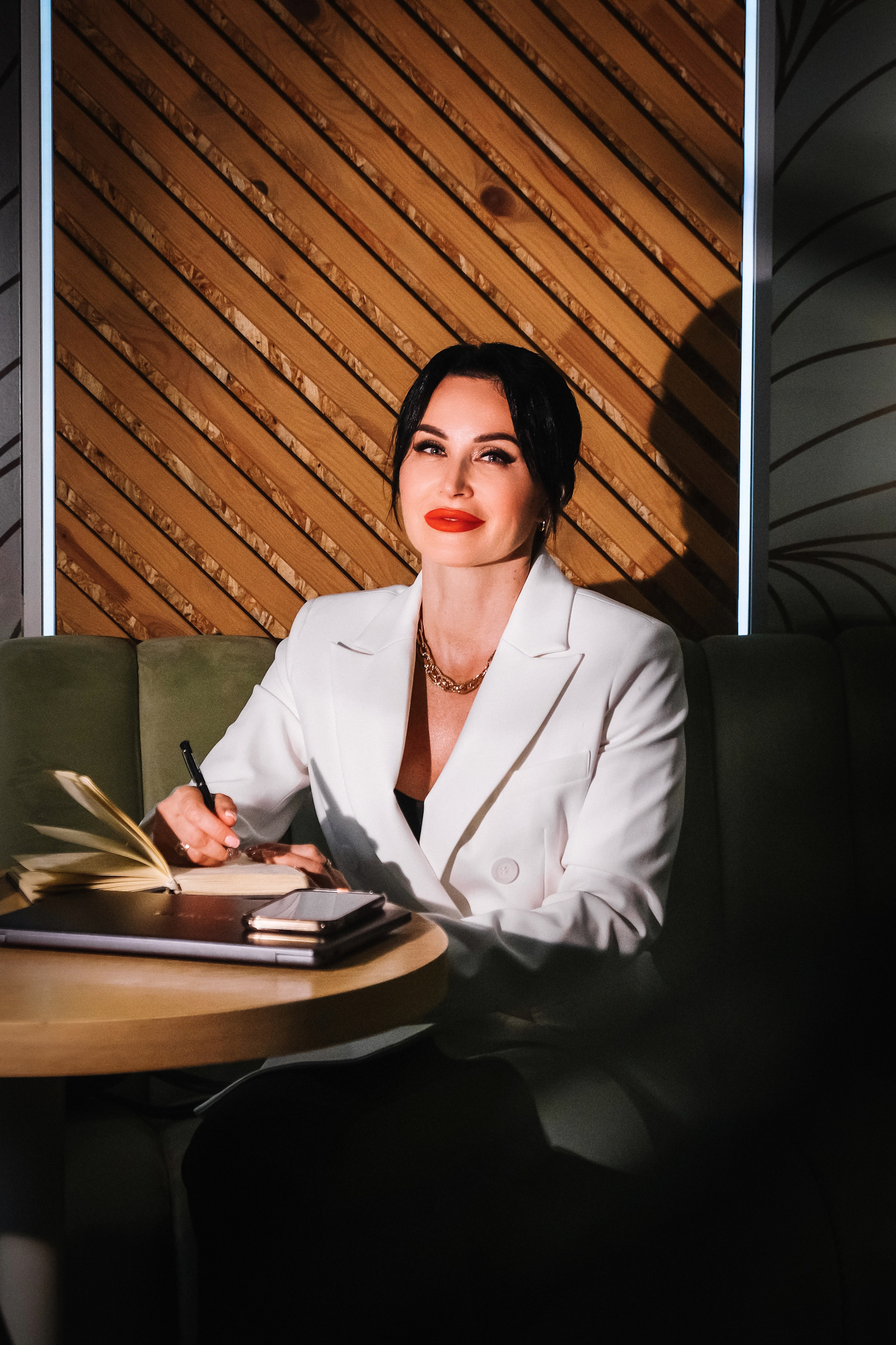 Яна финансист. Привет! Меня зовут Дарья и я фотограф/видеограф из Ульяновска