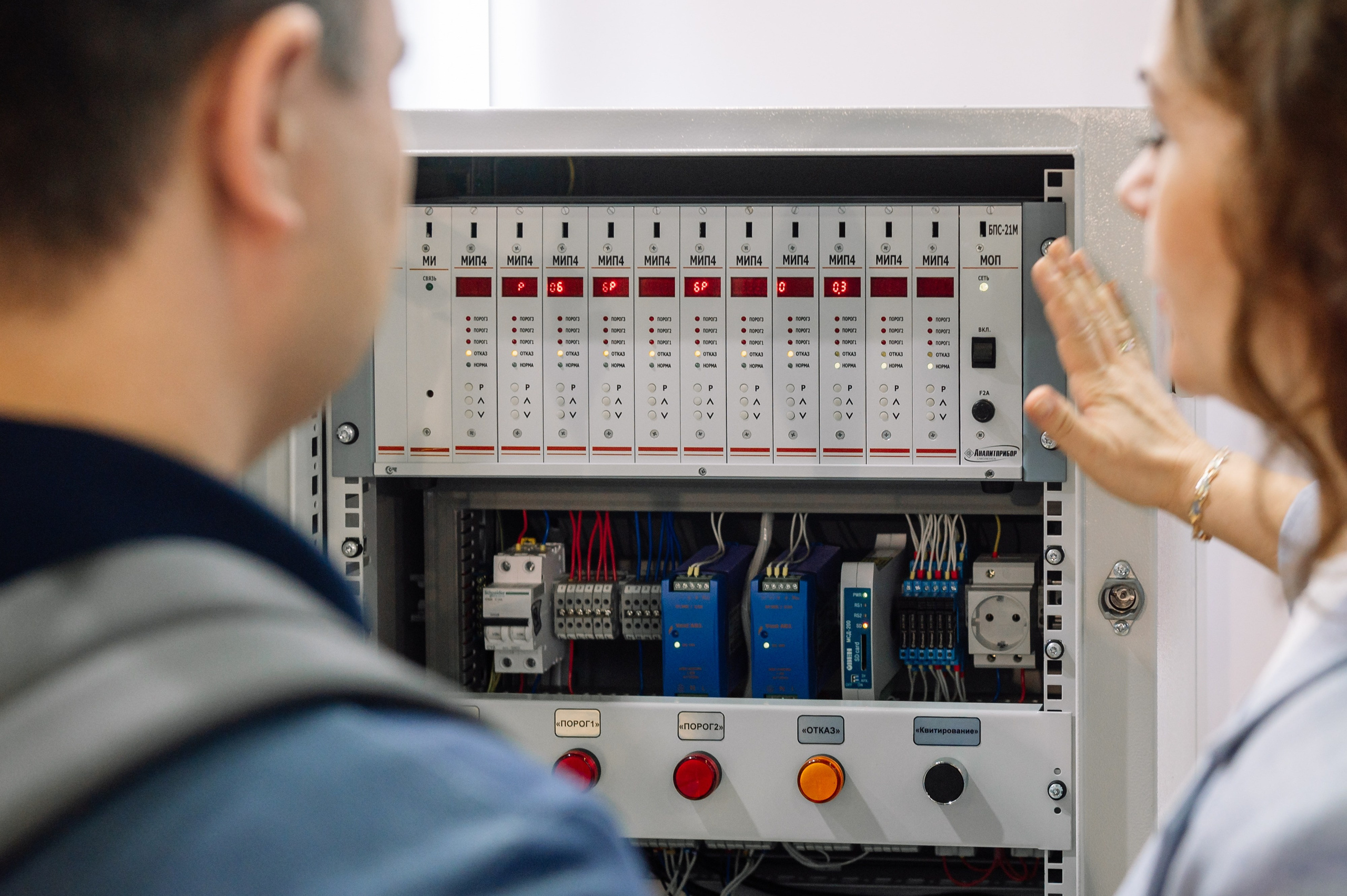 Аналитприбор на выставке Нефтегаз-24. Репортажный фотограф в Москве и по всему миру Степанова Юлия