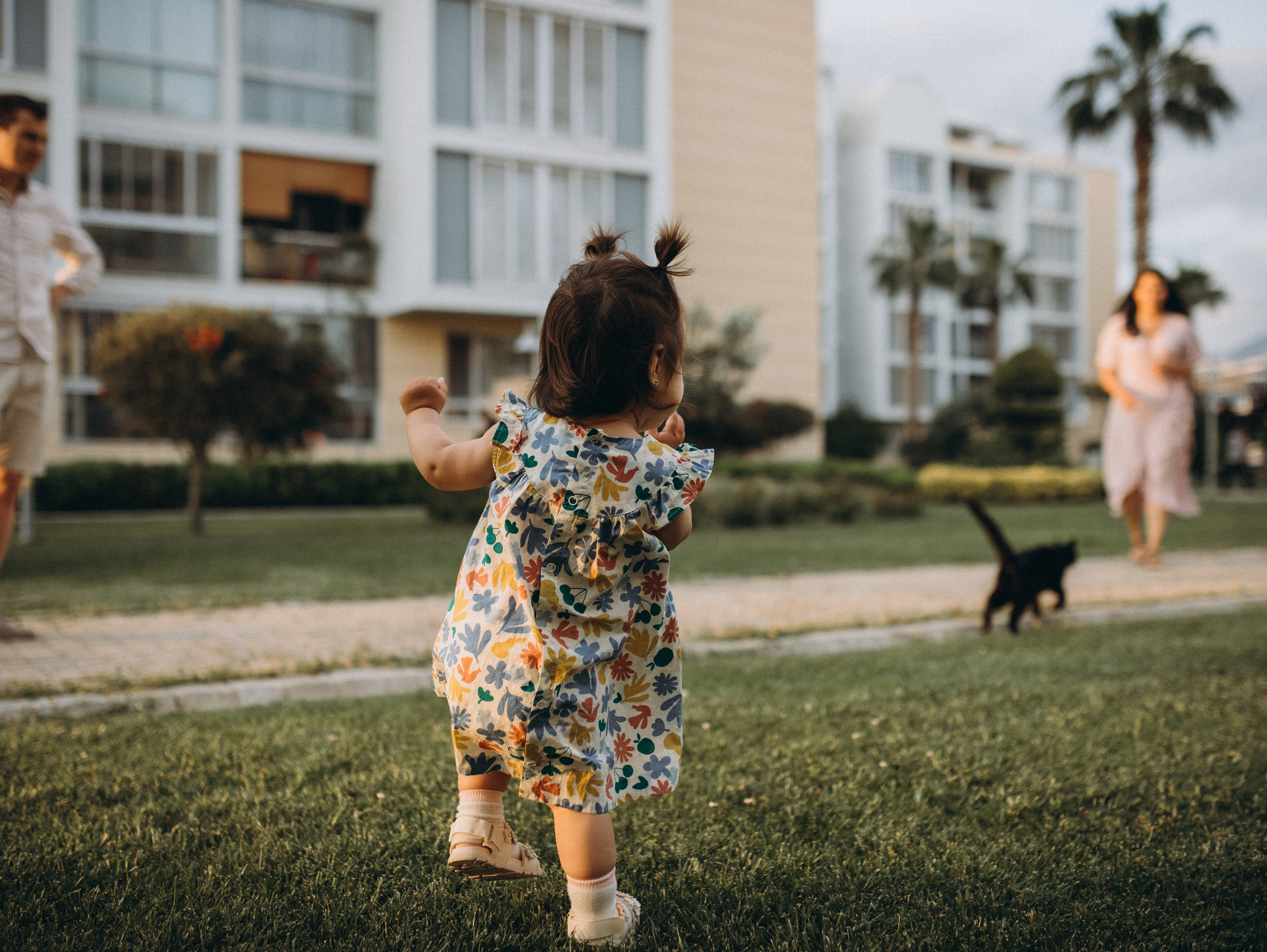 Прогулка у дома Ксении, Антона и Каролины. Главная