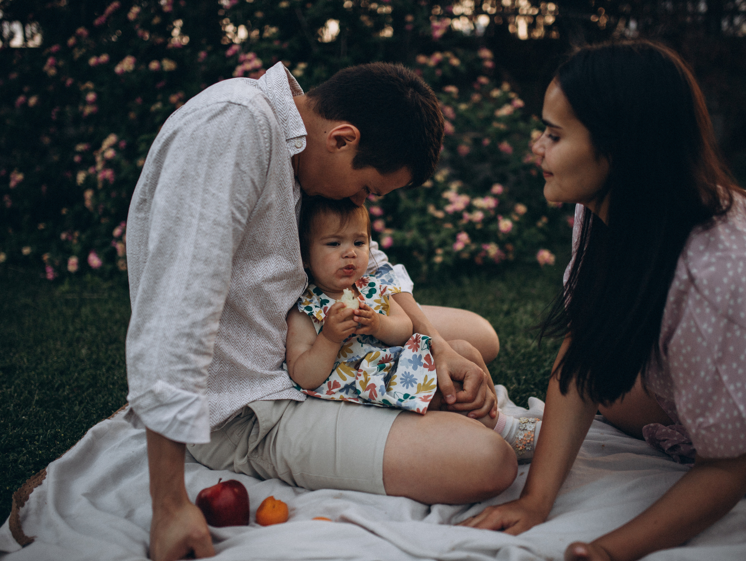 Прогулка у дома Ксении, Антона и Каролины. Главная