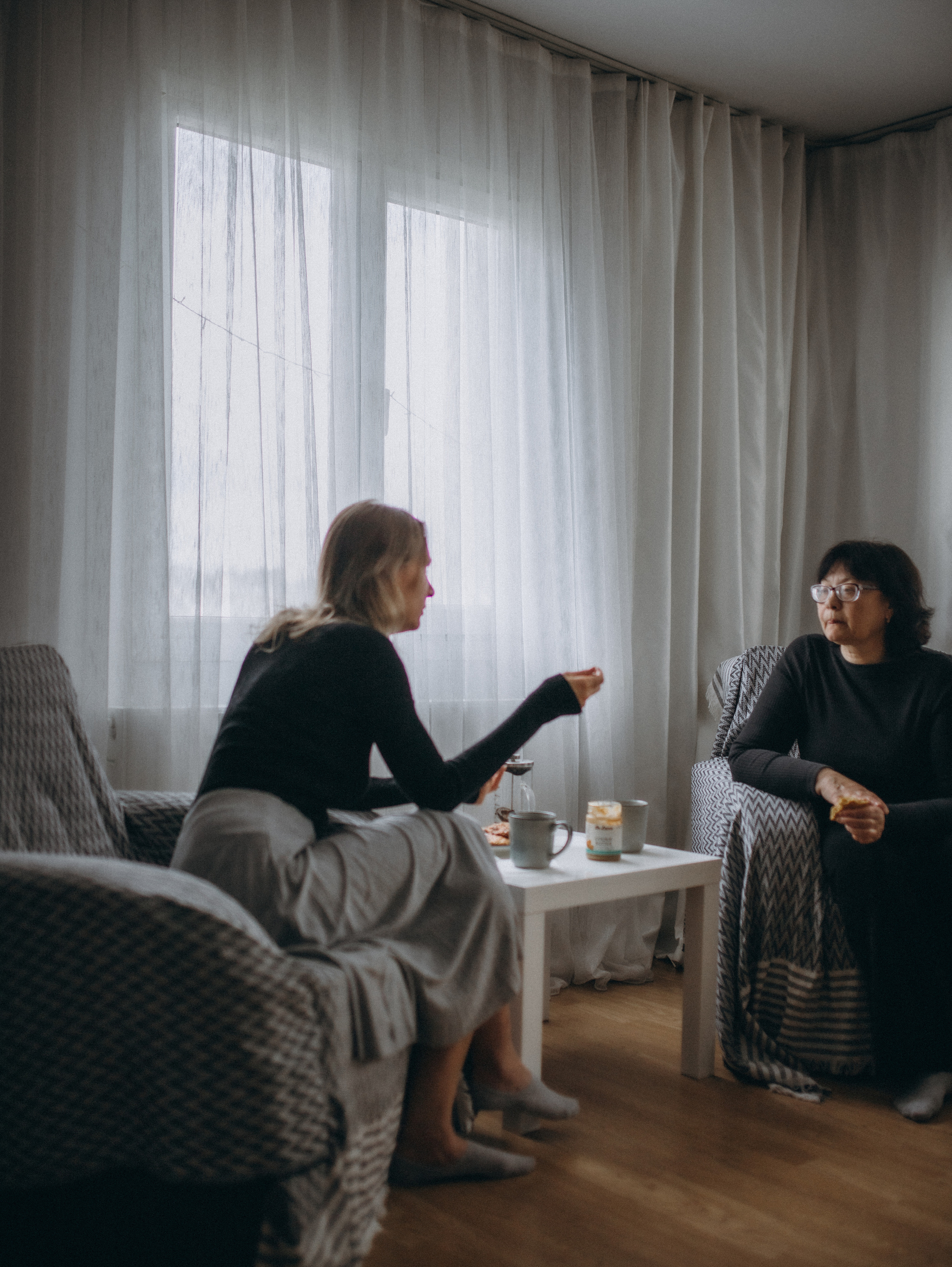 Юлия с мамой дома. Главная