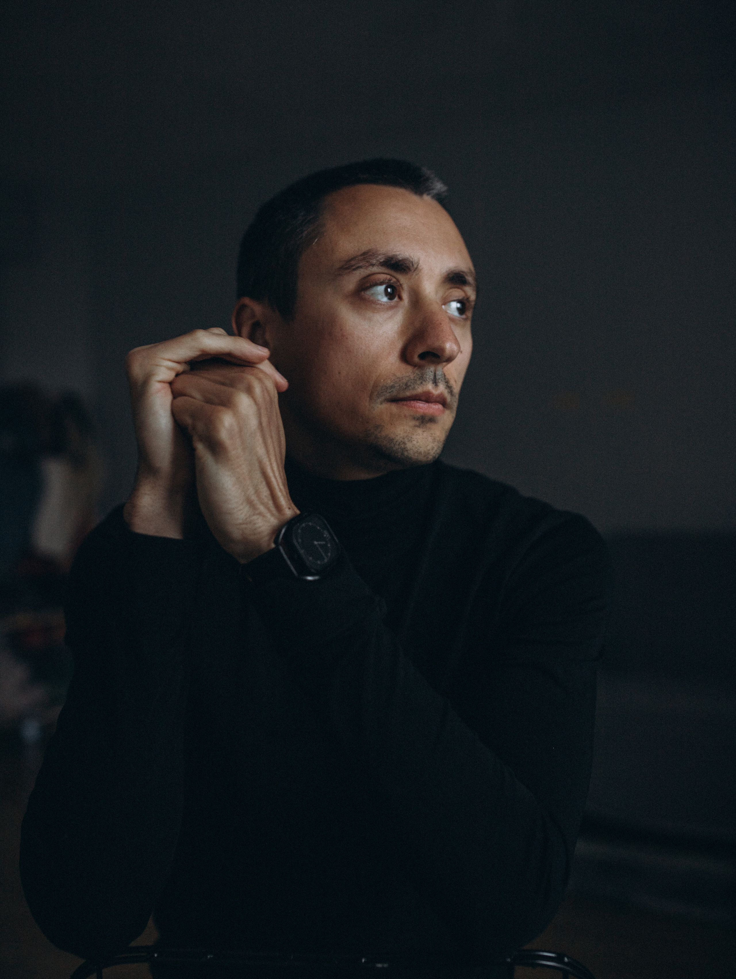 Мужской портрет ч/б Александр. Главная