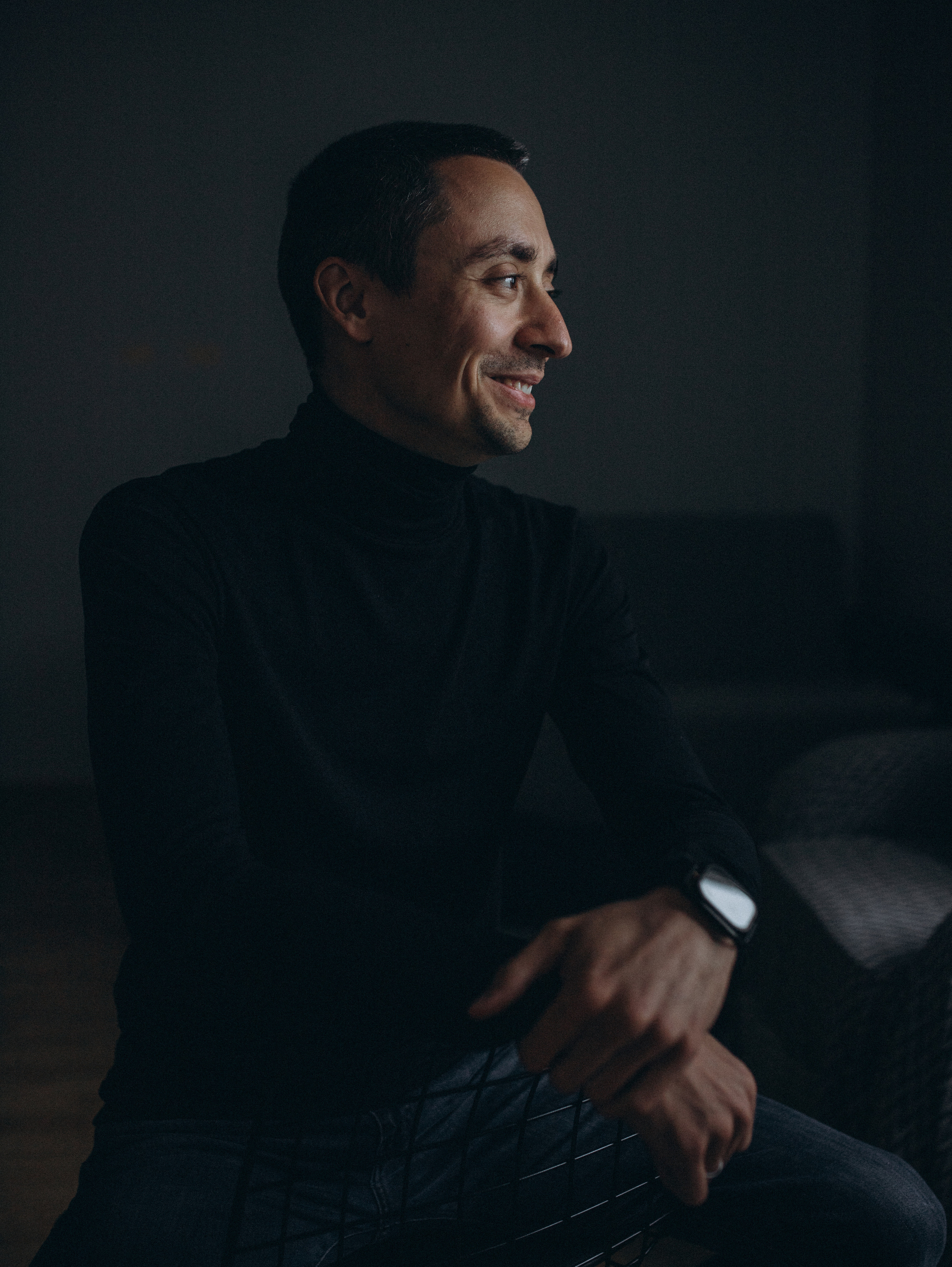 Мужской портрет ч/б Александр. Главная