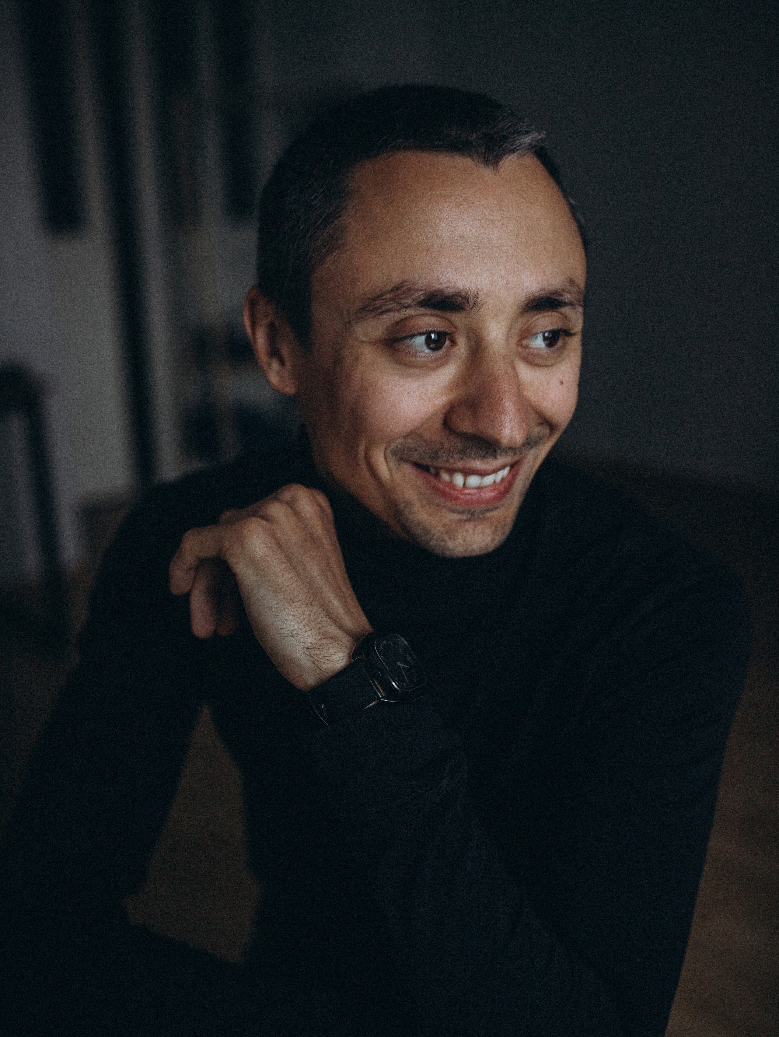 Мужской портрет ч/б Александр. Главная