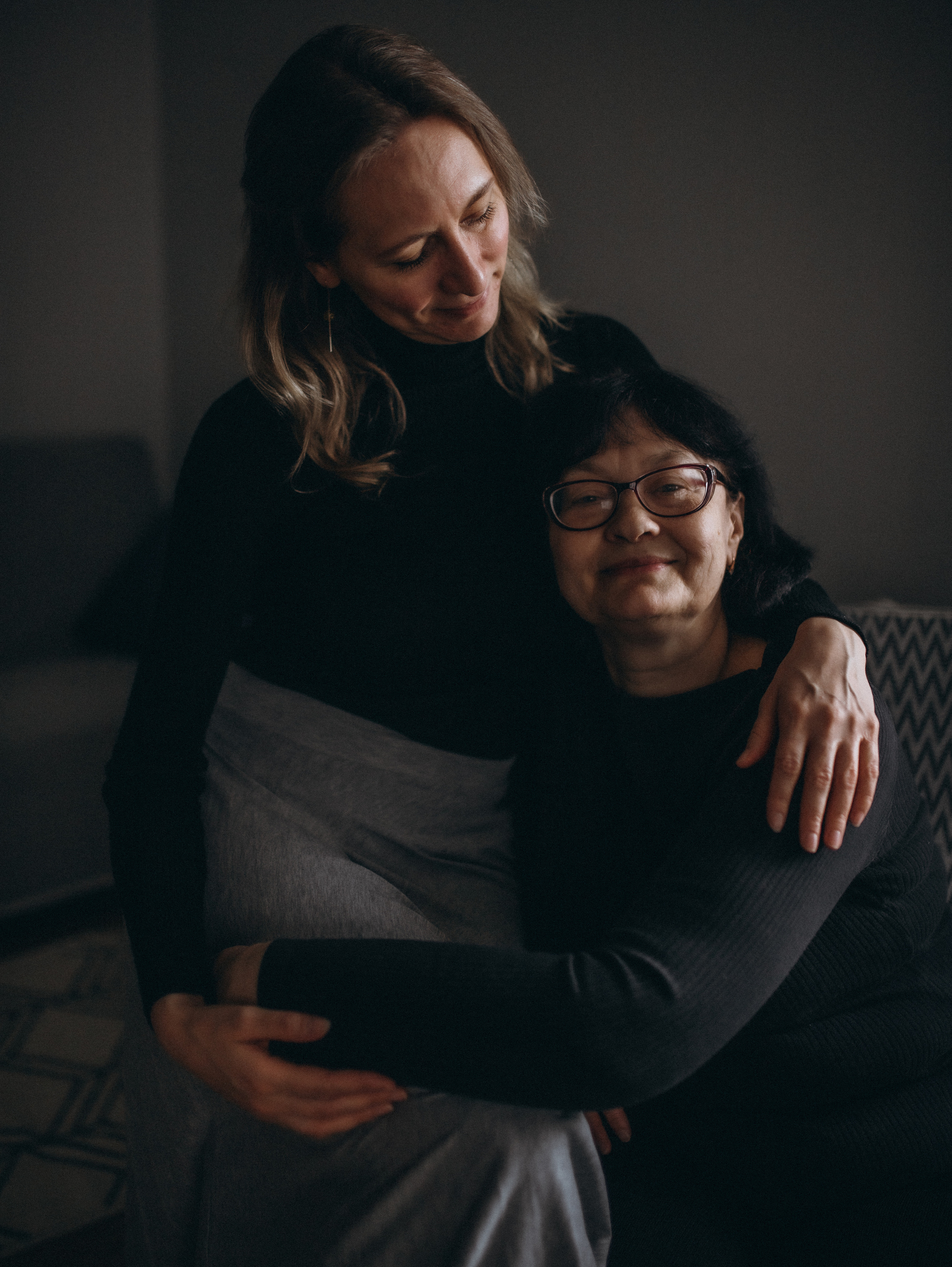 Юлия с мамой дома. Главная