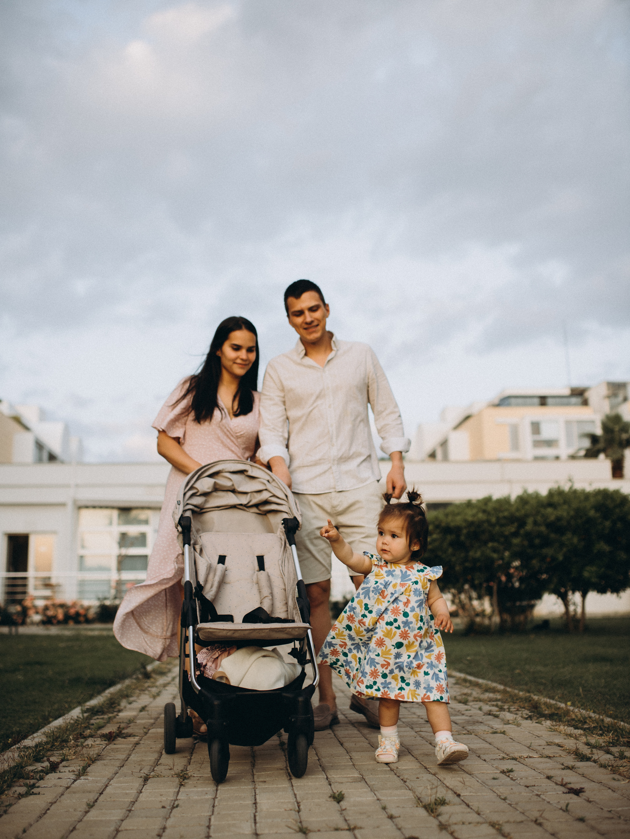 Прогулка у дома Ксении, Антона и Каролины. Главная