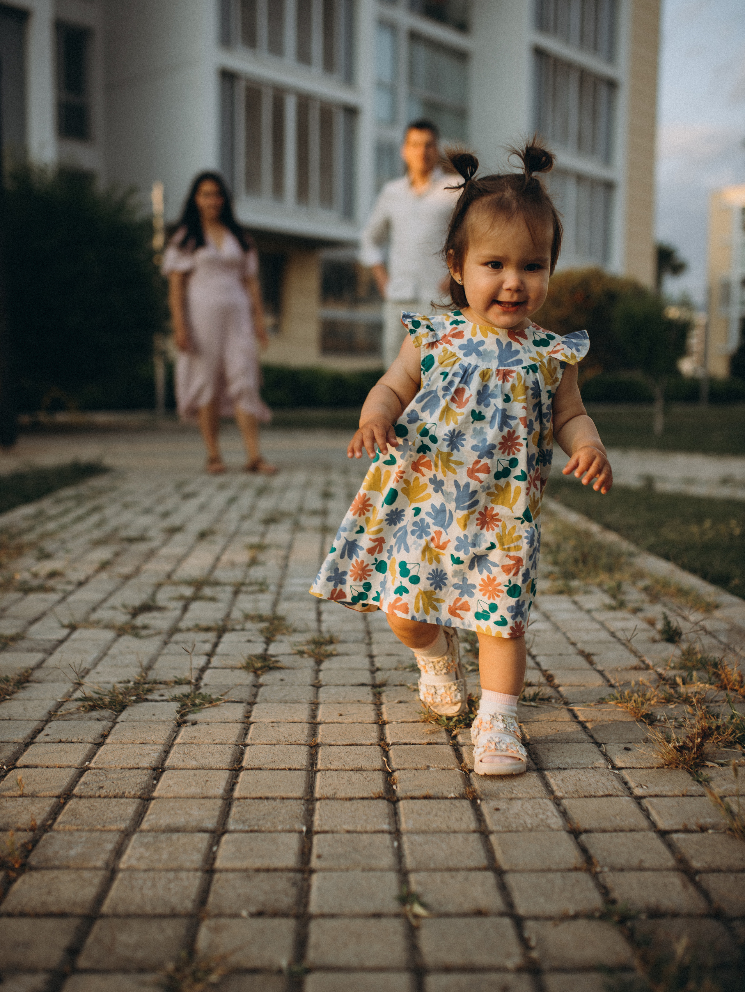 Прогулка у дома Ксении, Антона и Каролины. Главная