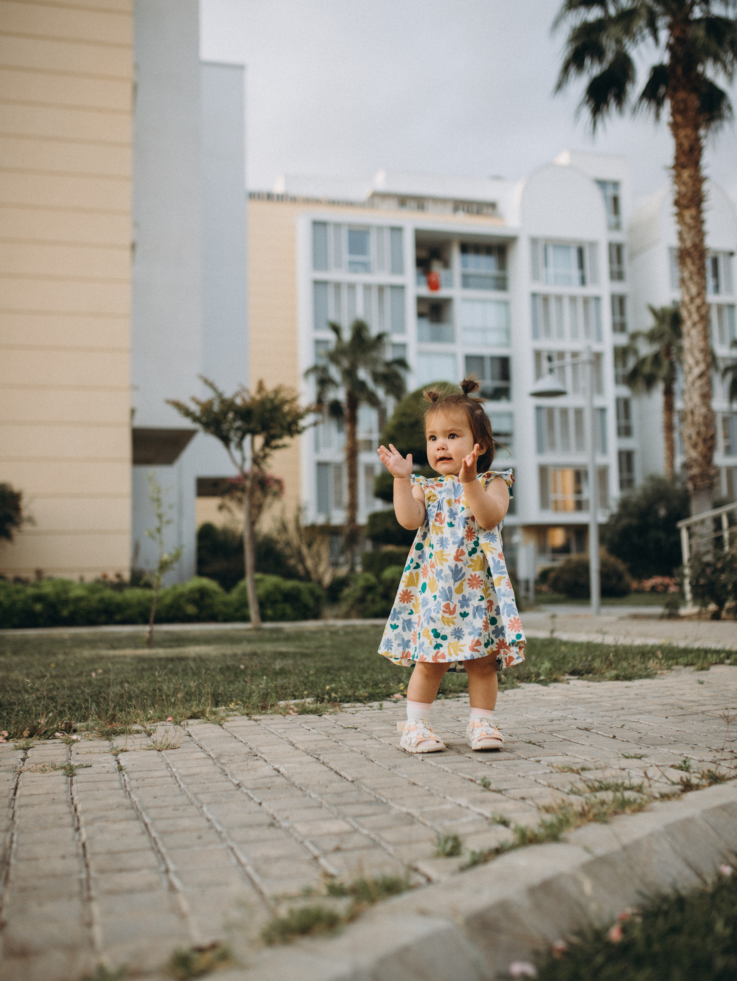 Прогулка у дома Ксении, Антона и Каролины. Главная