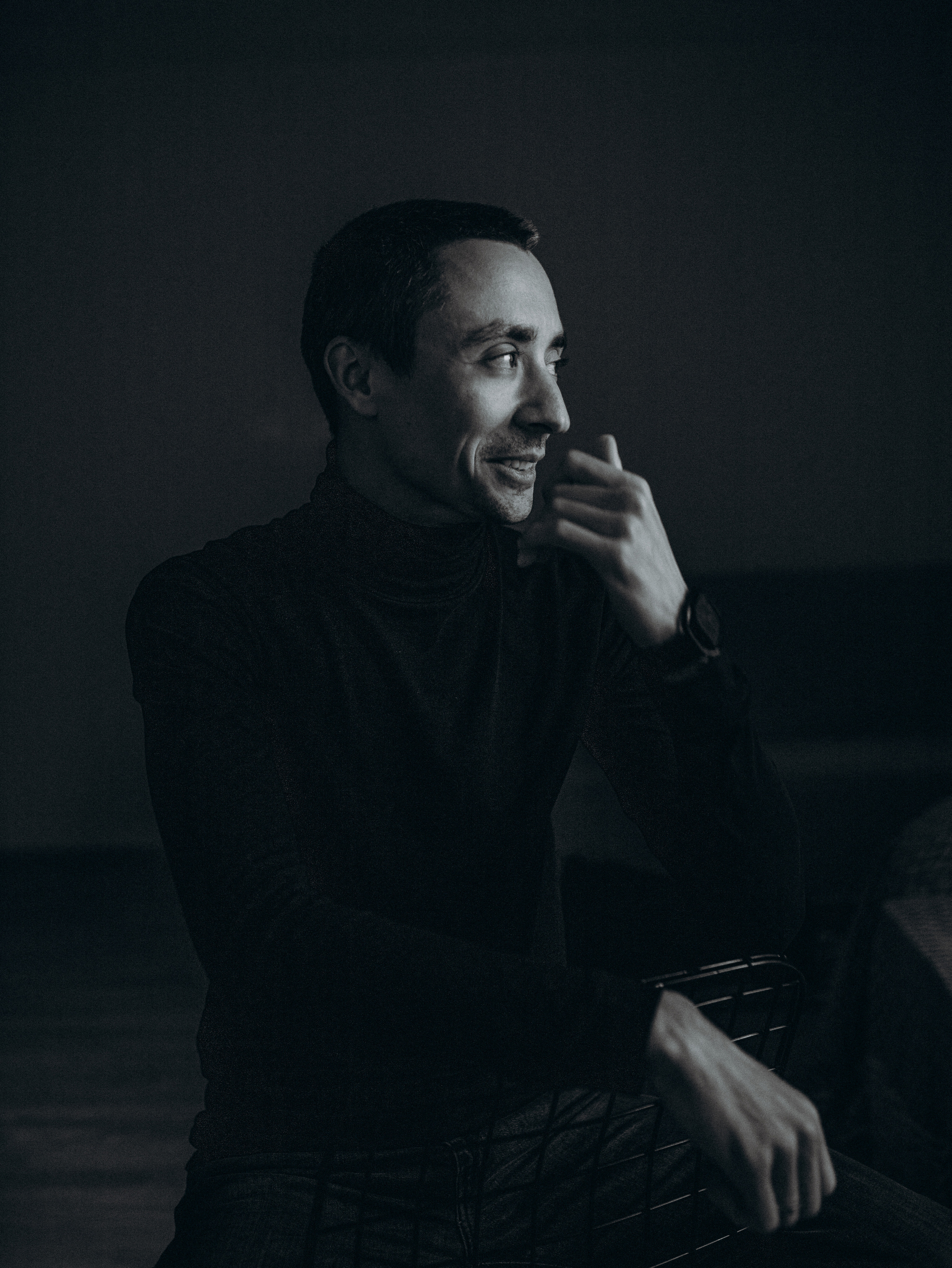 Мужской портрет ч/б Александр. Главная