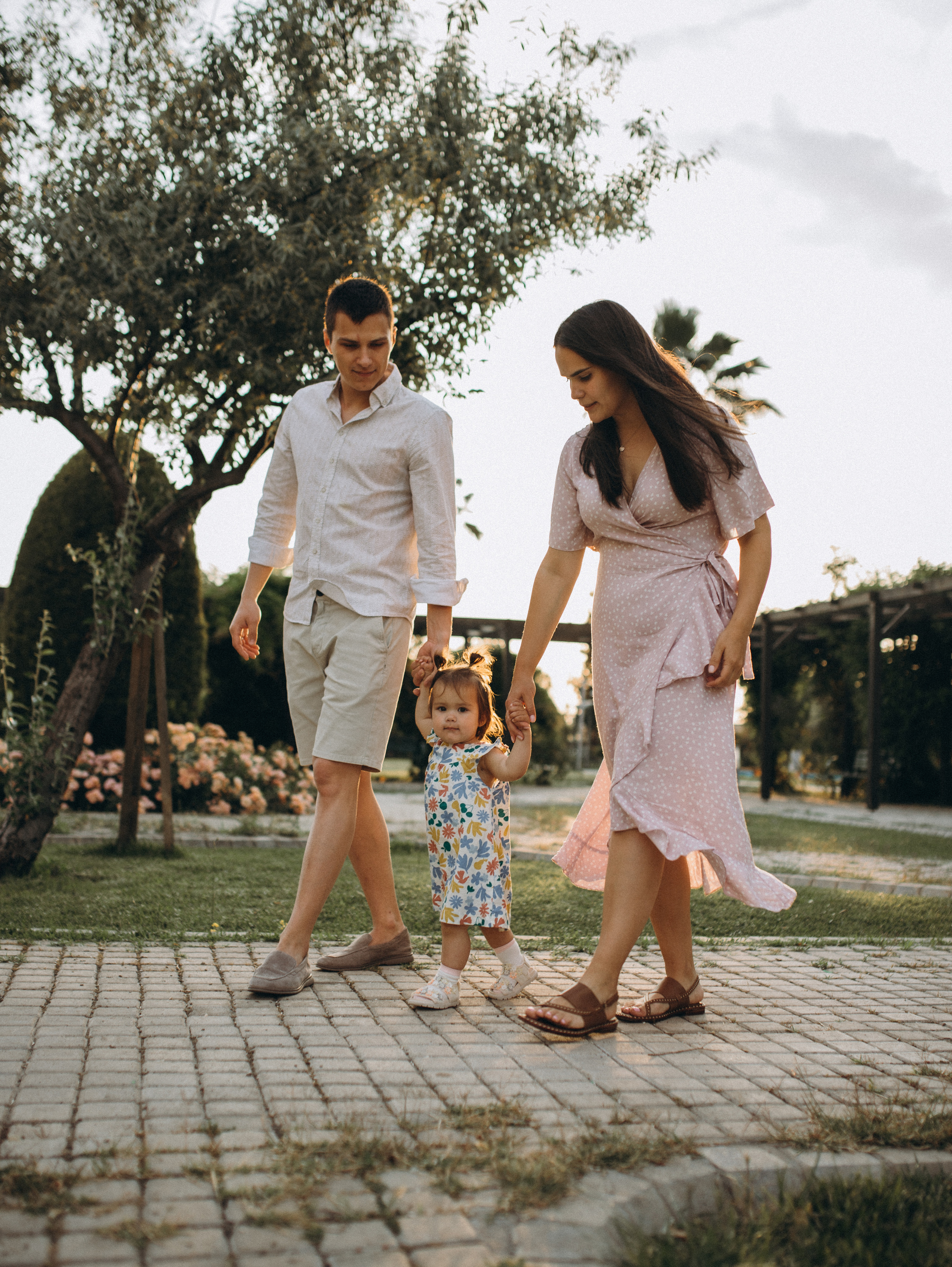 Прогулка у дома Ксении, Антона и Каролины. Главная