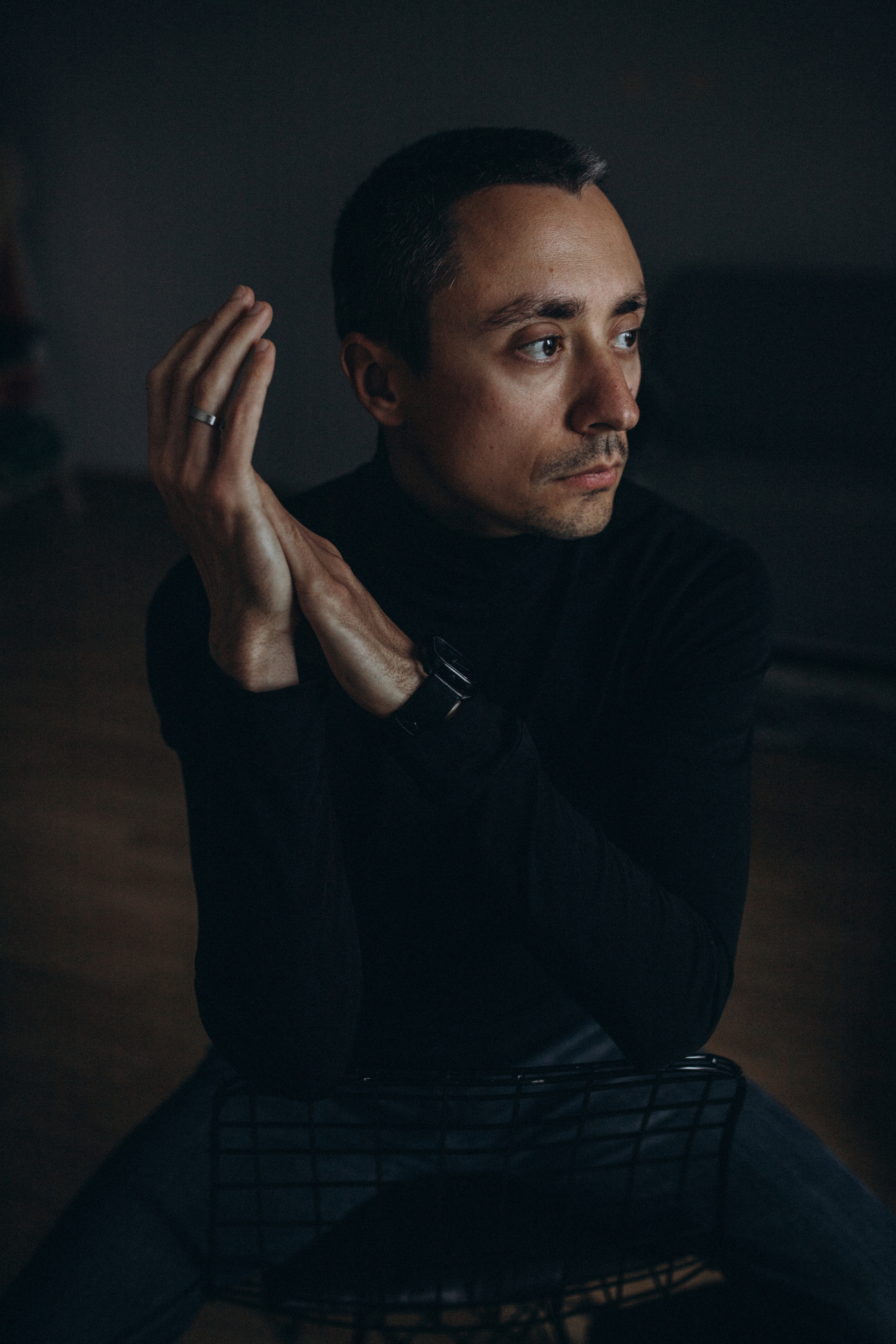 Мужской портрет ч/б Александр. Главная