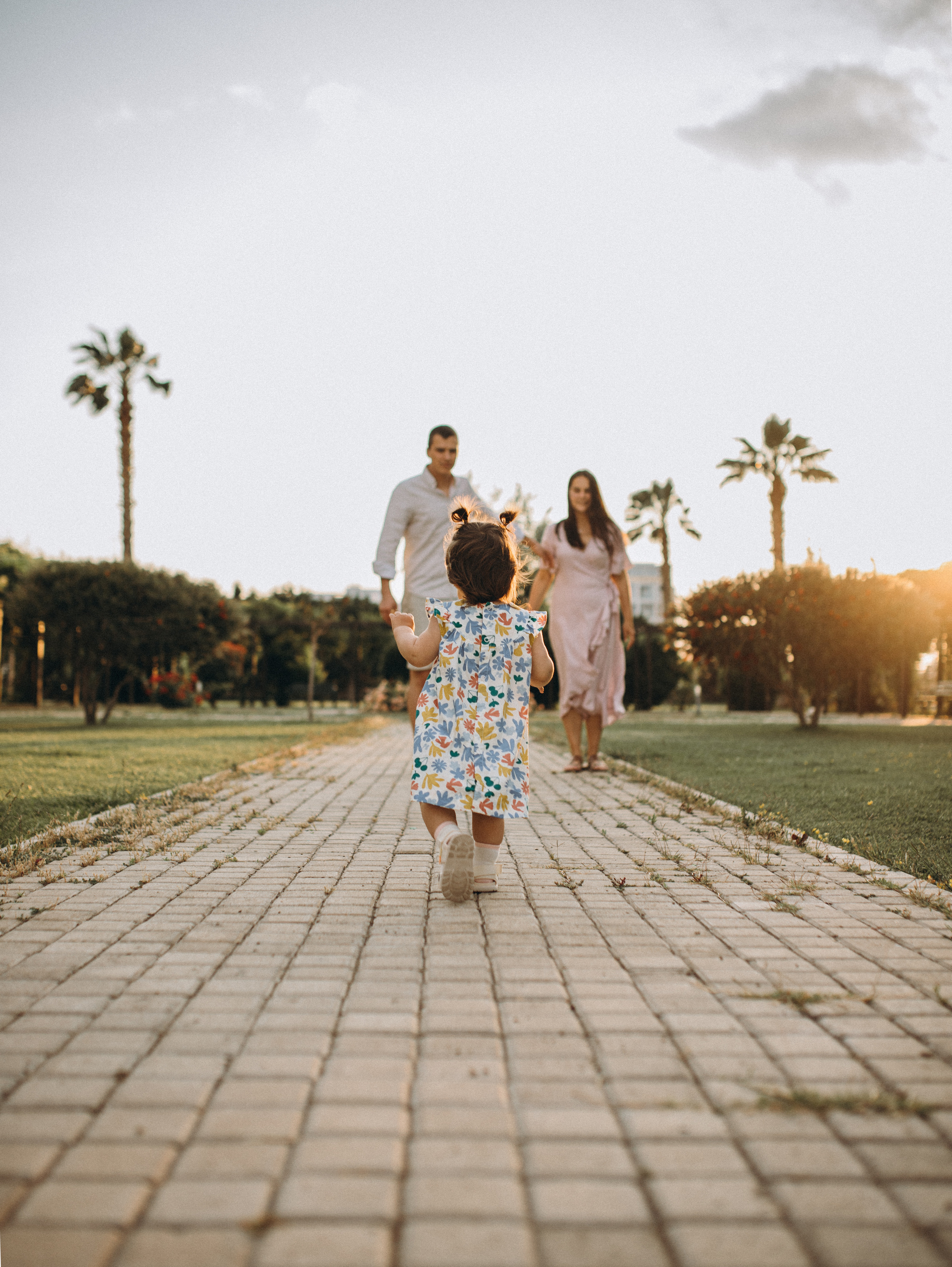 Прогулка у дома Ксении, Антона и Каролины. Главная