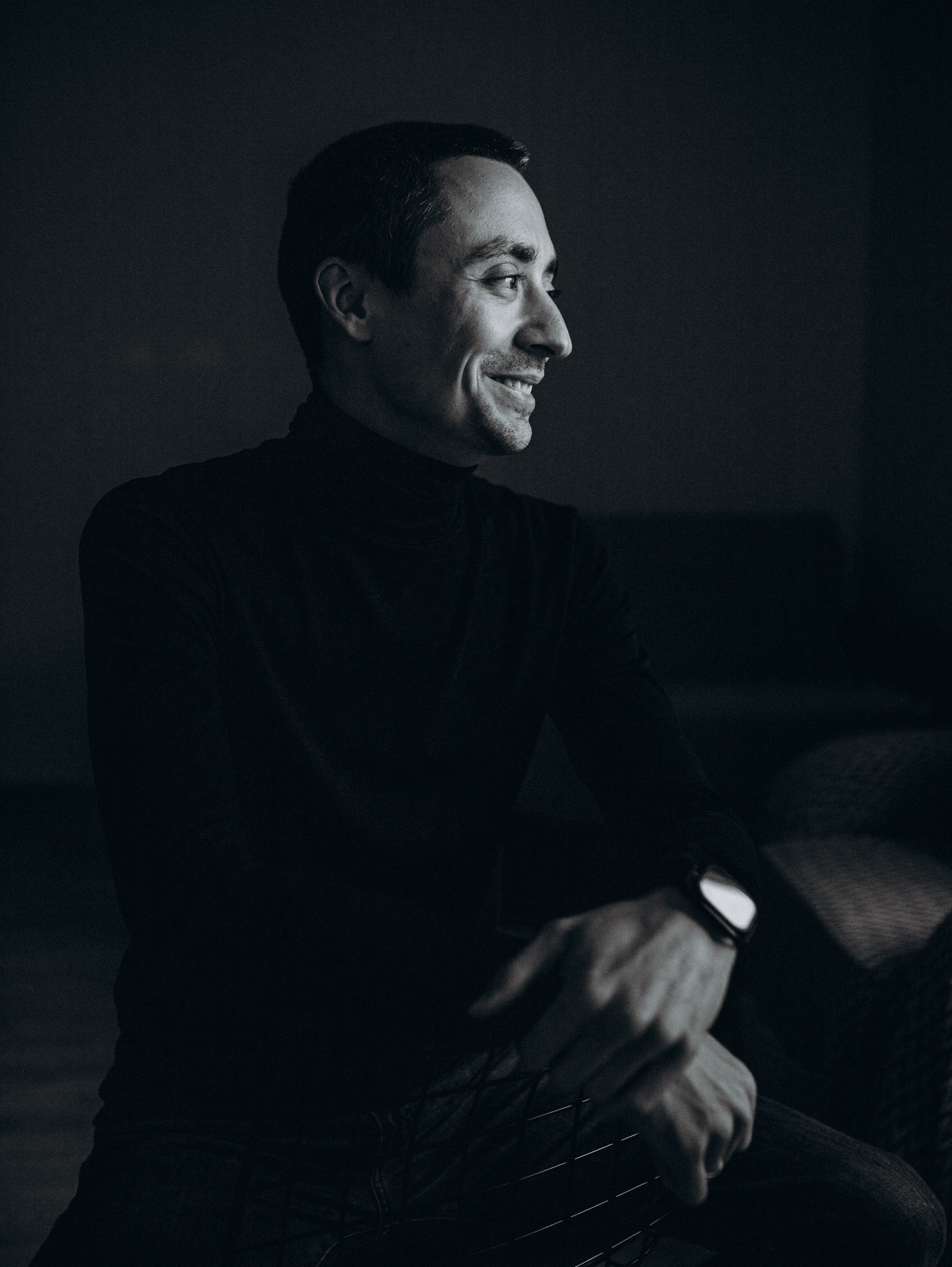 Мужской портрет ч/б Александр. Главная