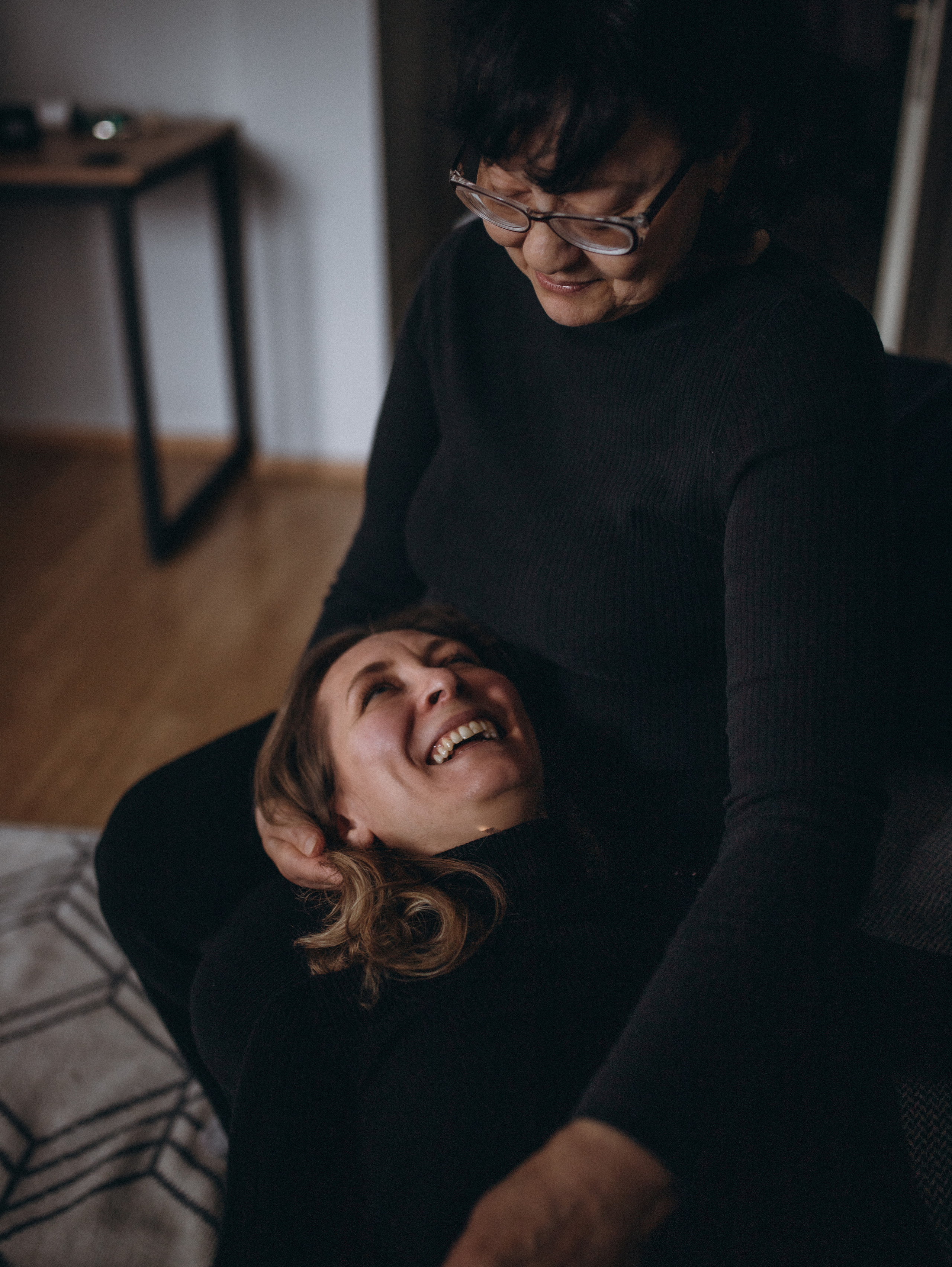 Юлия с мамой дома. Главная