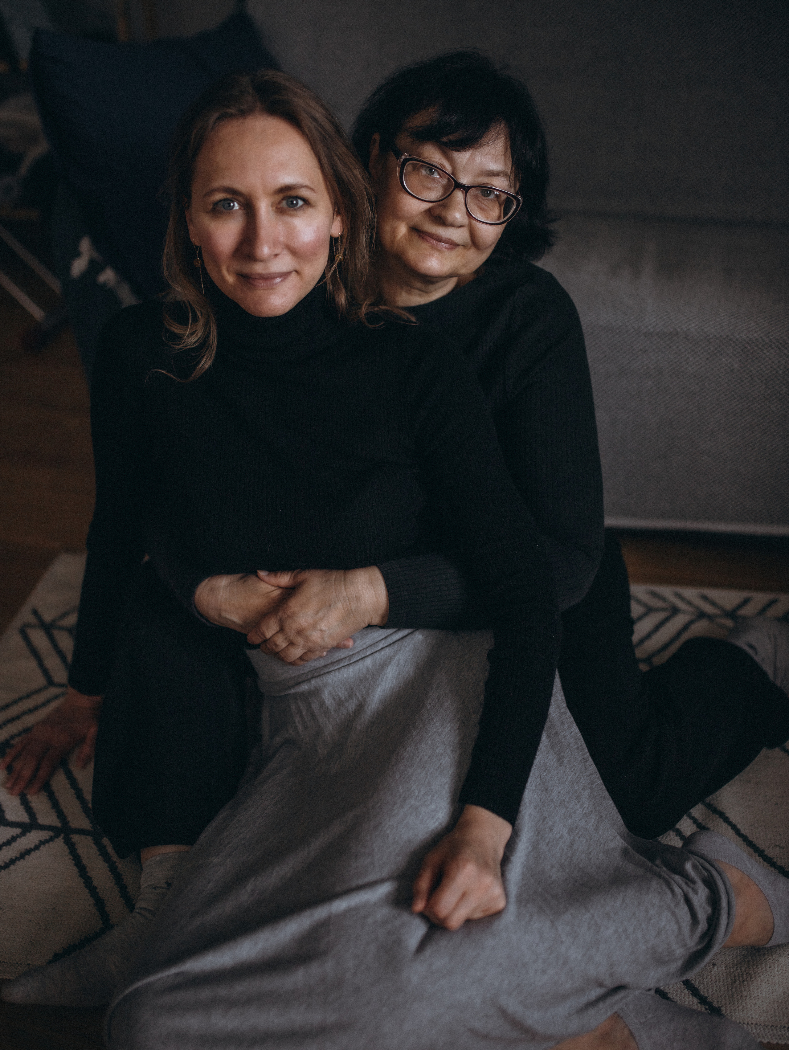 Юлия с мамой дома. Главная