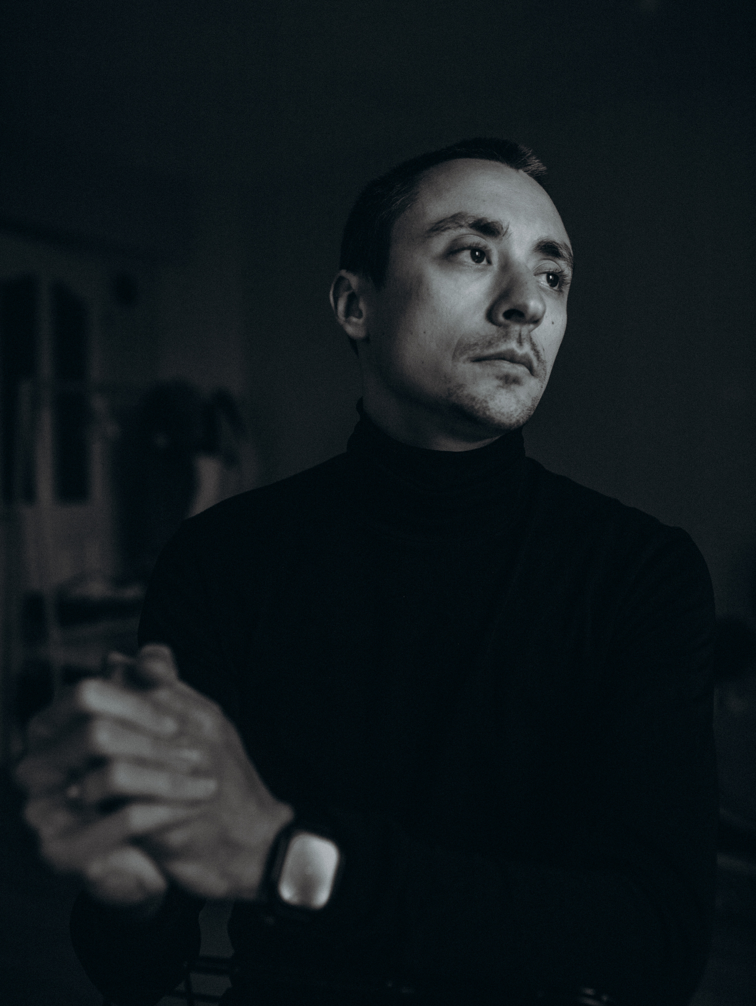 Мужской портрет ч/б Александр. Главная