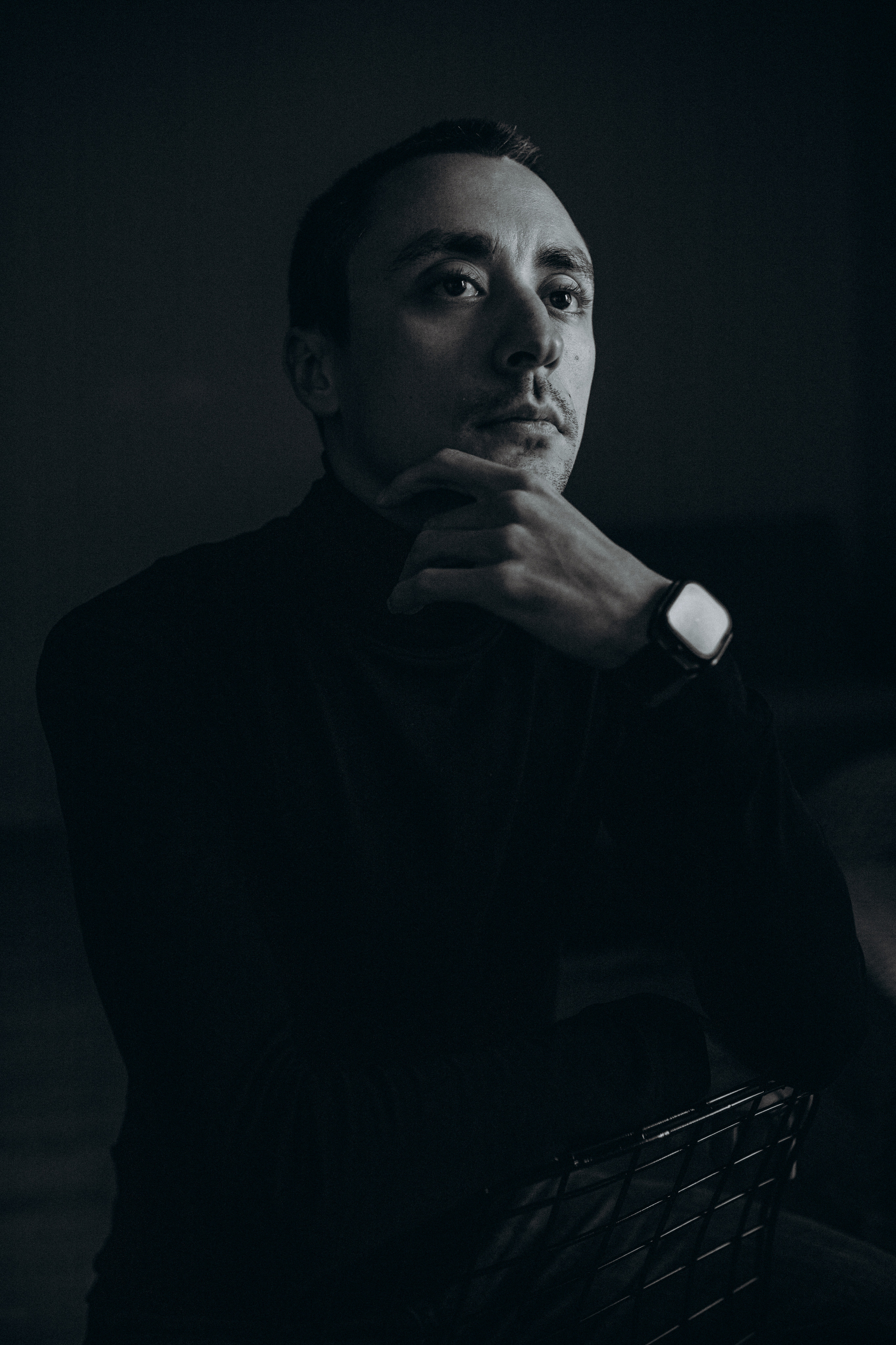 Мужской портрет ч/б Александр. Главная