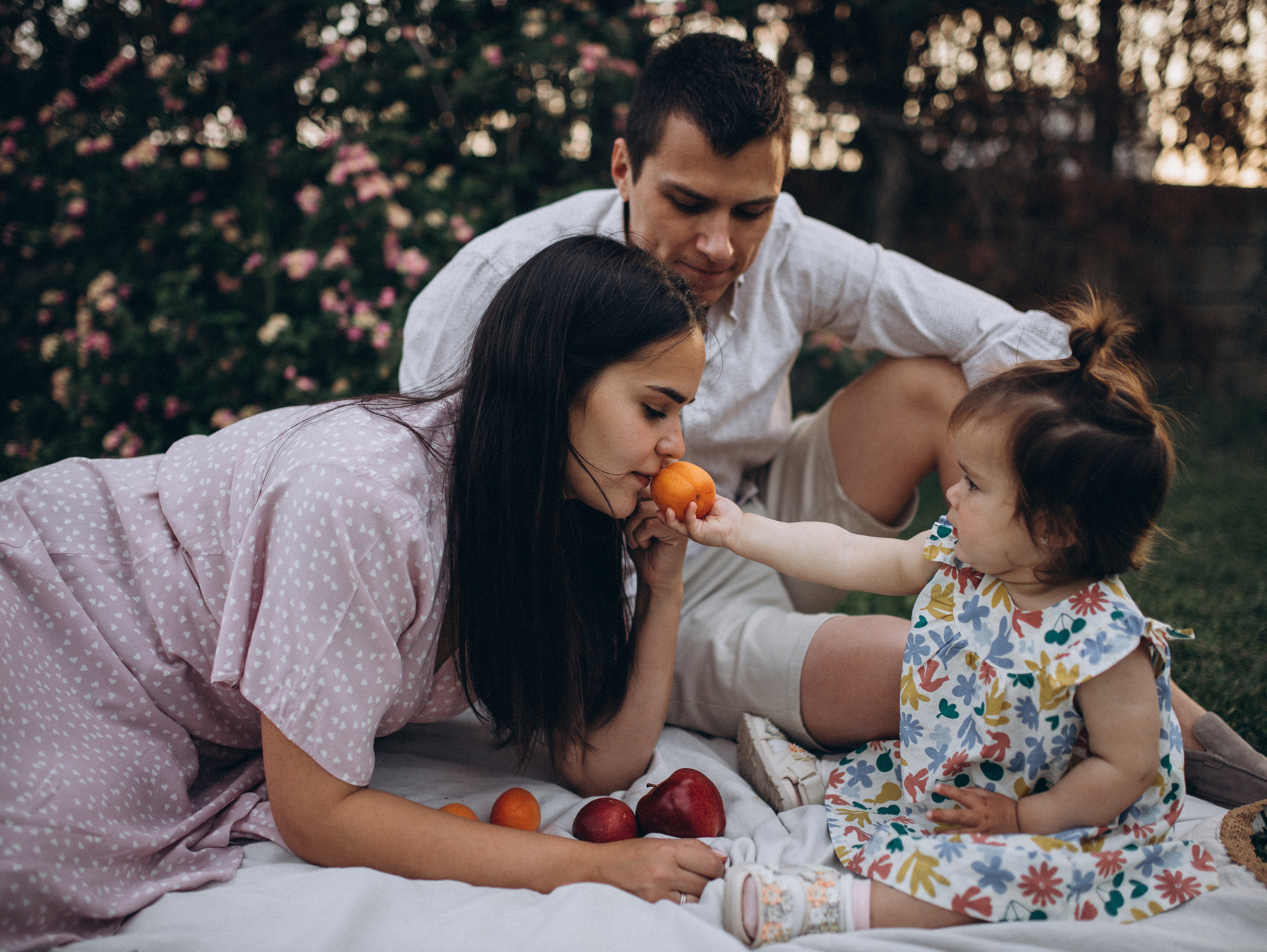 Прогулка у дома Ксении, Антона и Каролины. Главная