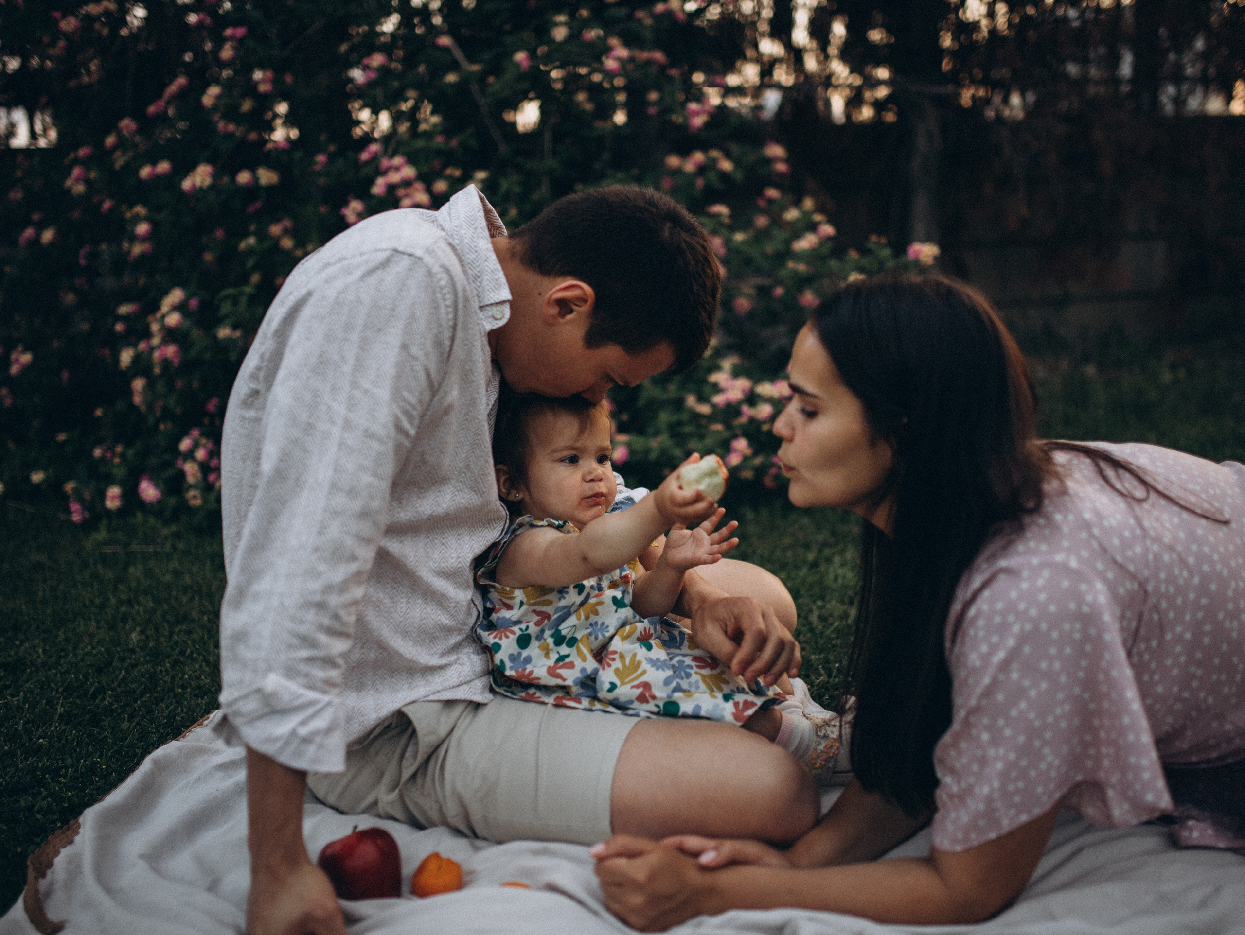 Прогулка у дома Ксении, Антона и Каролины. Главная