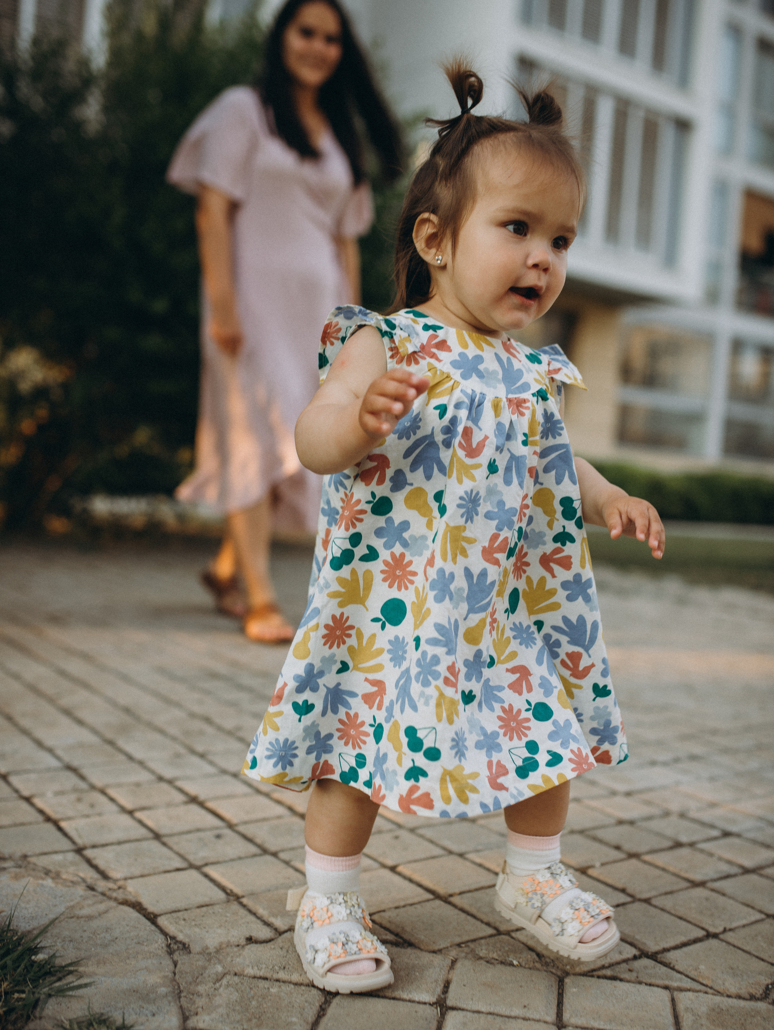 Прогулка у дома Ксении, Антона и Каролины. Главная