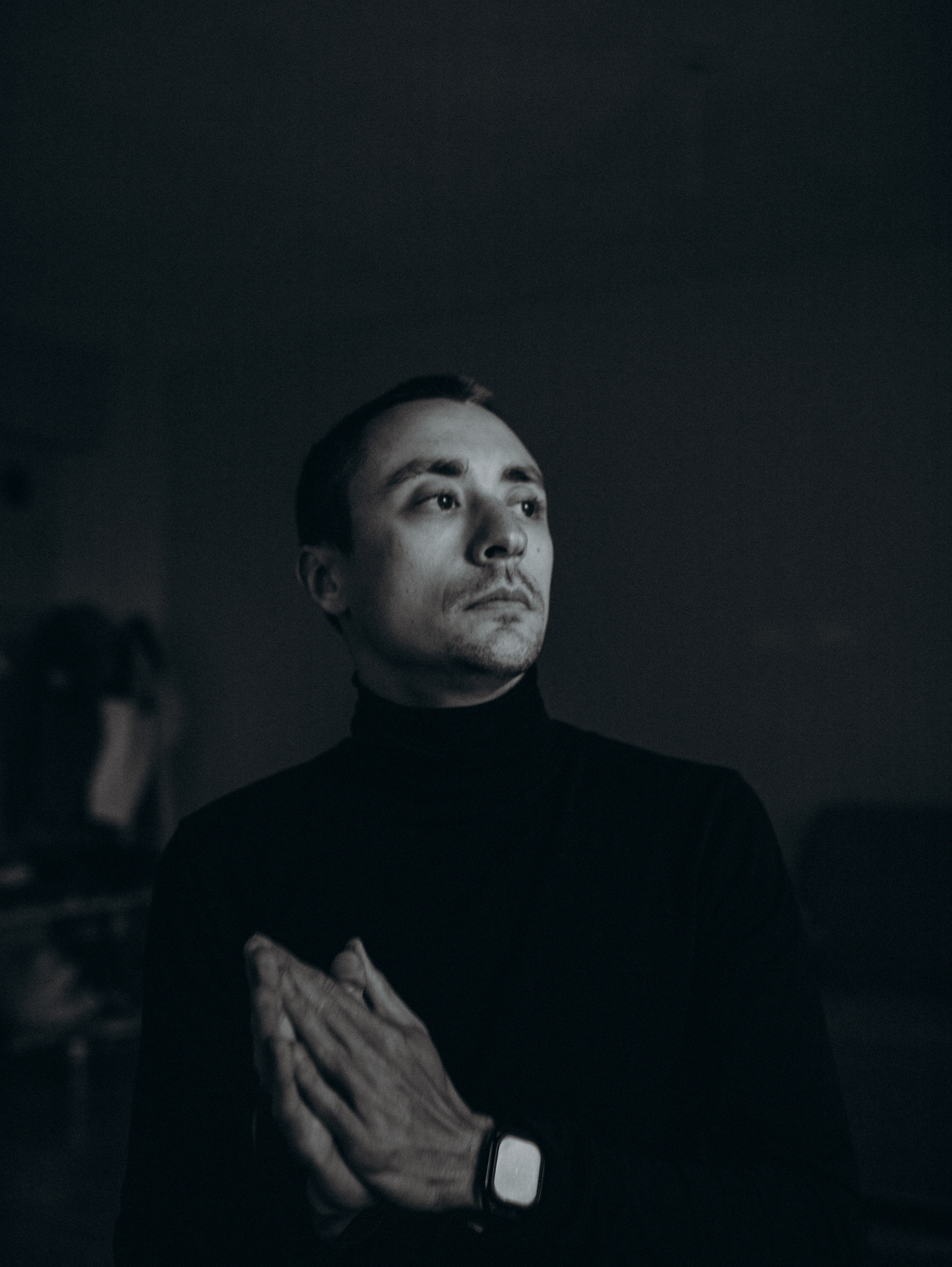 Мужской портрет ч/б Александр. Главная