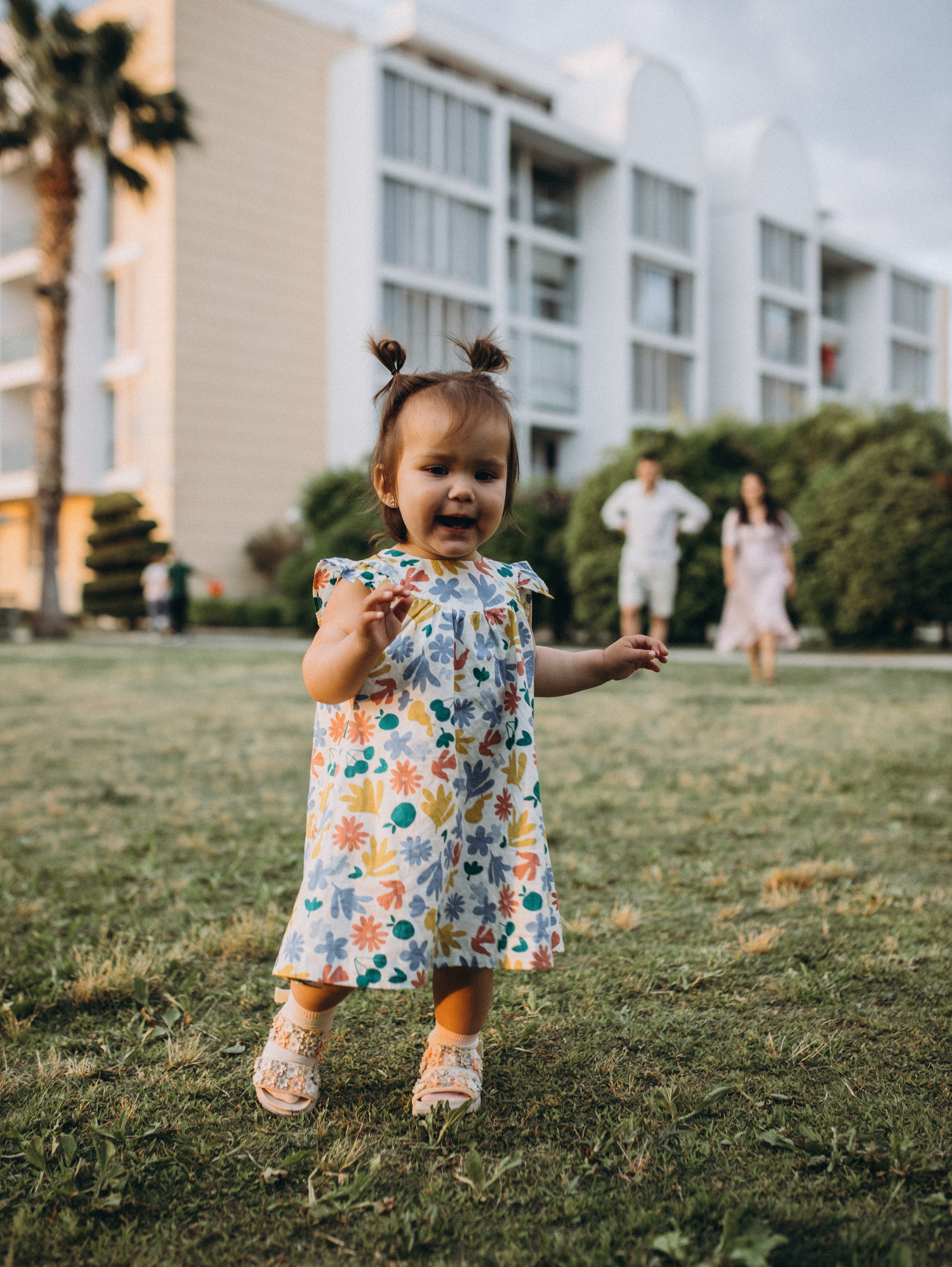 Прогулка у дома Ксении, Антона и Каролины. Главная