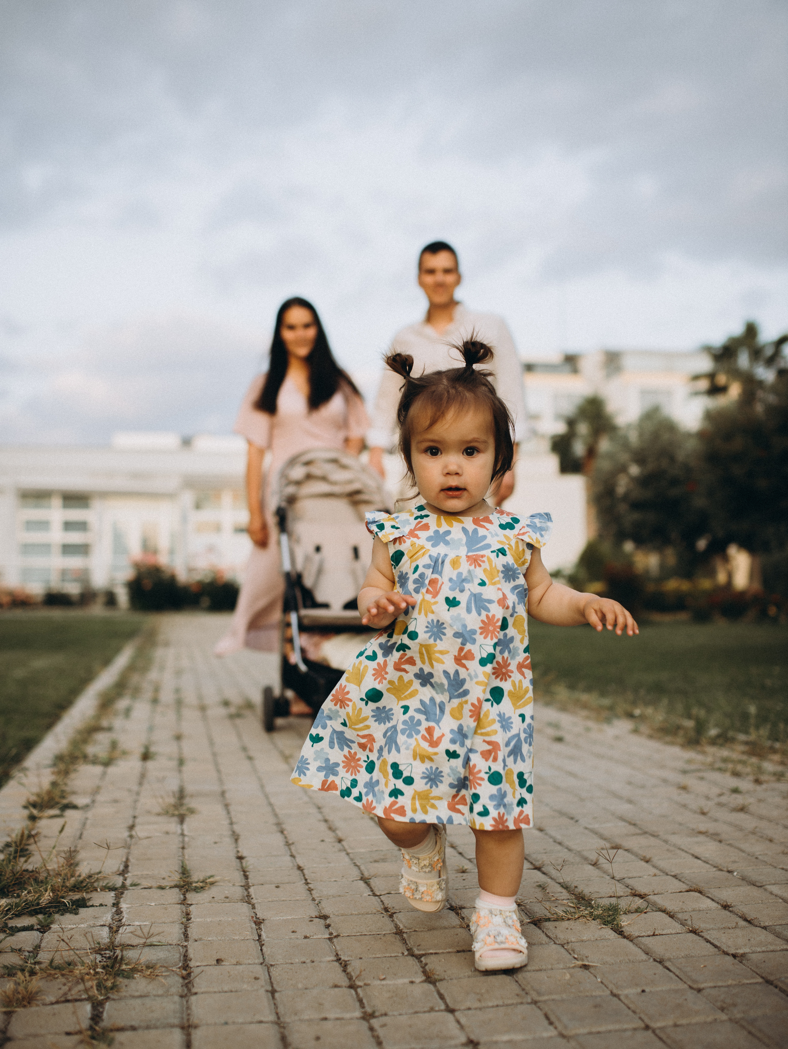 Прогулка у дома Ксении, Антона и Каролины. Главная