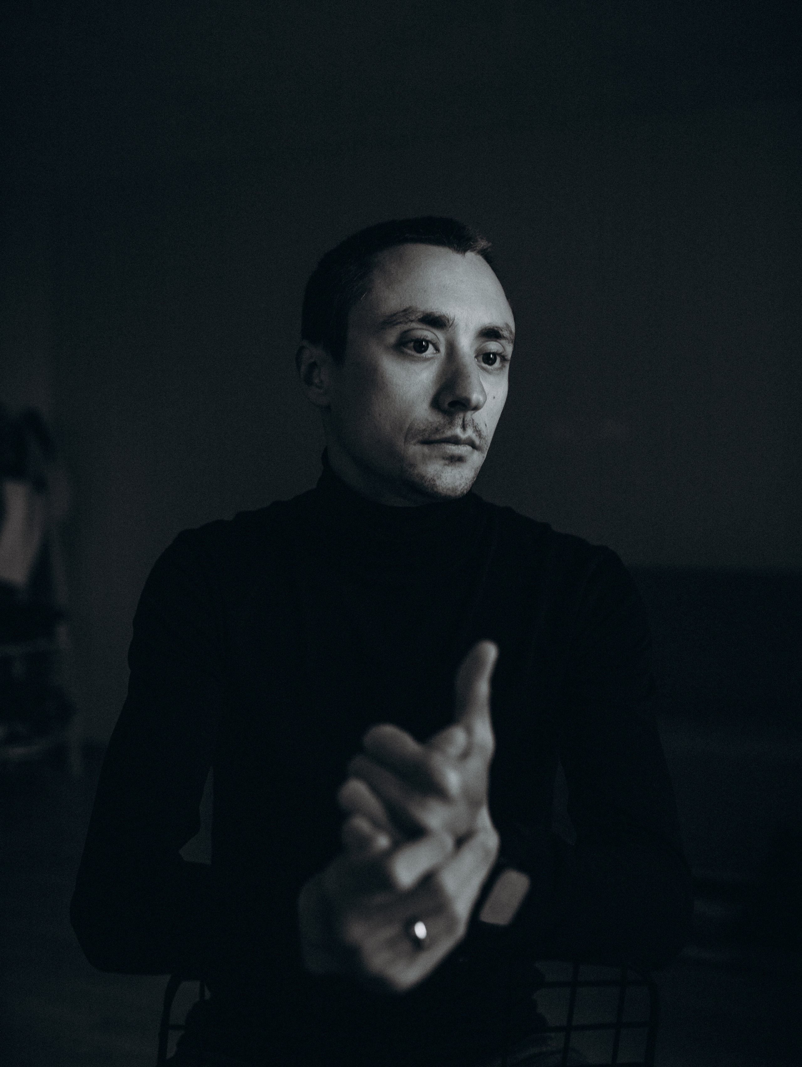 Мужской портрет ч/б Александр. Главная