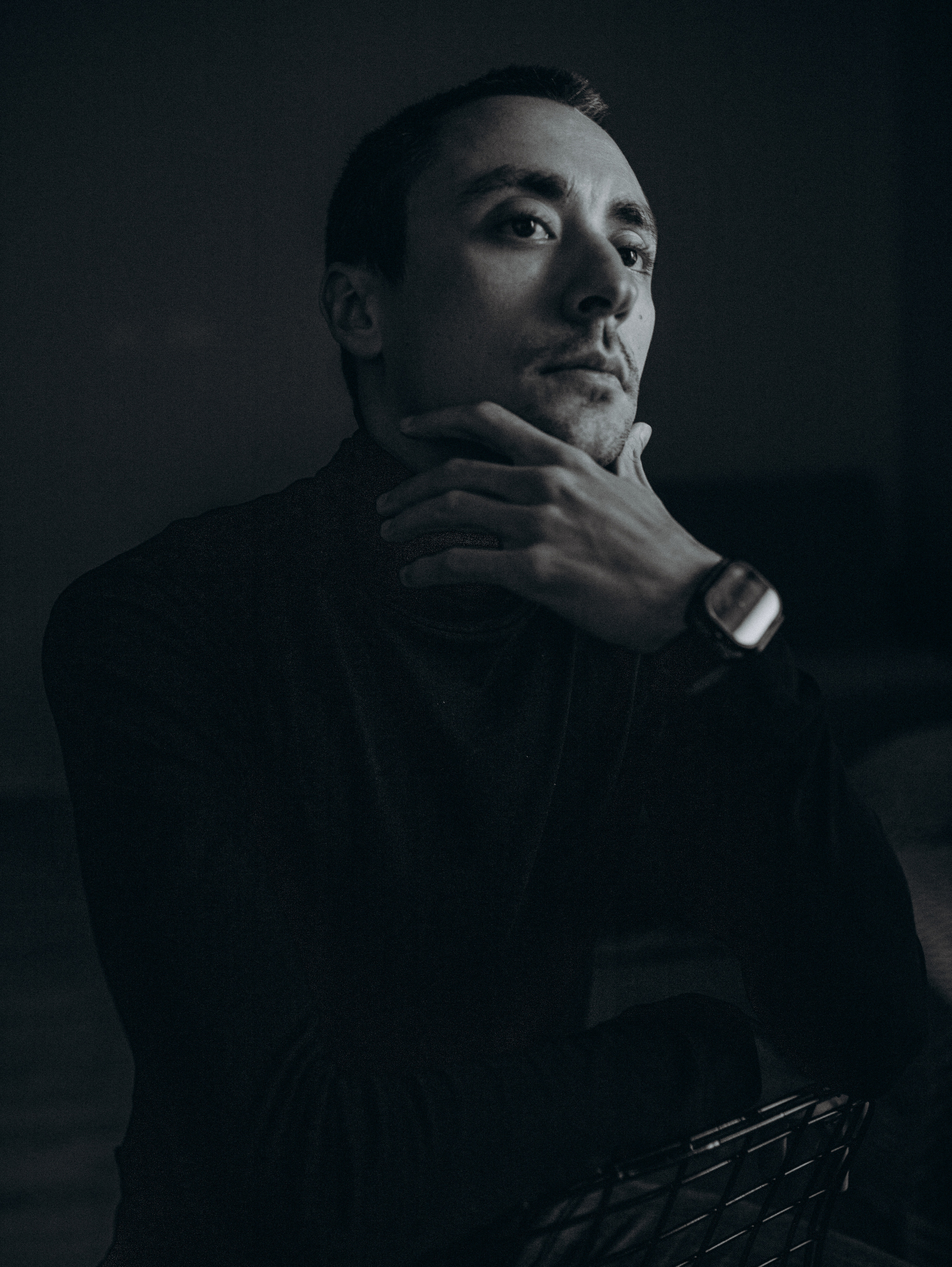 Мужской портрет ч/б Александр. Главная