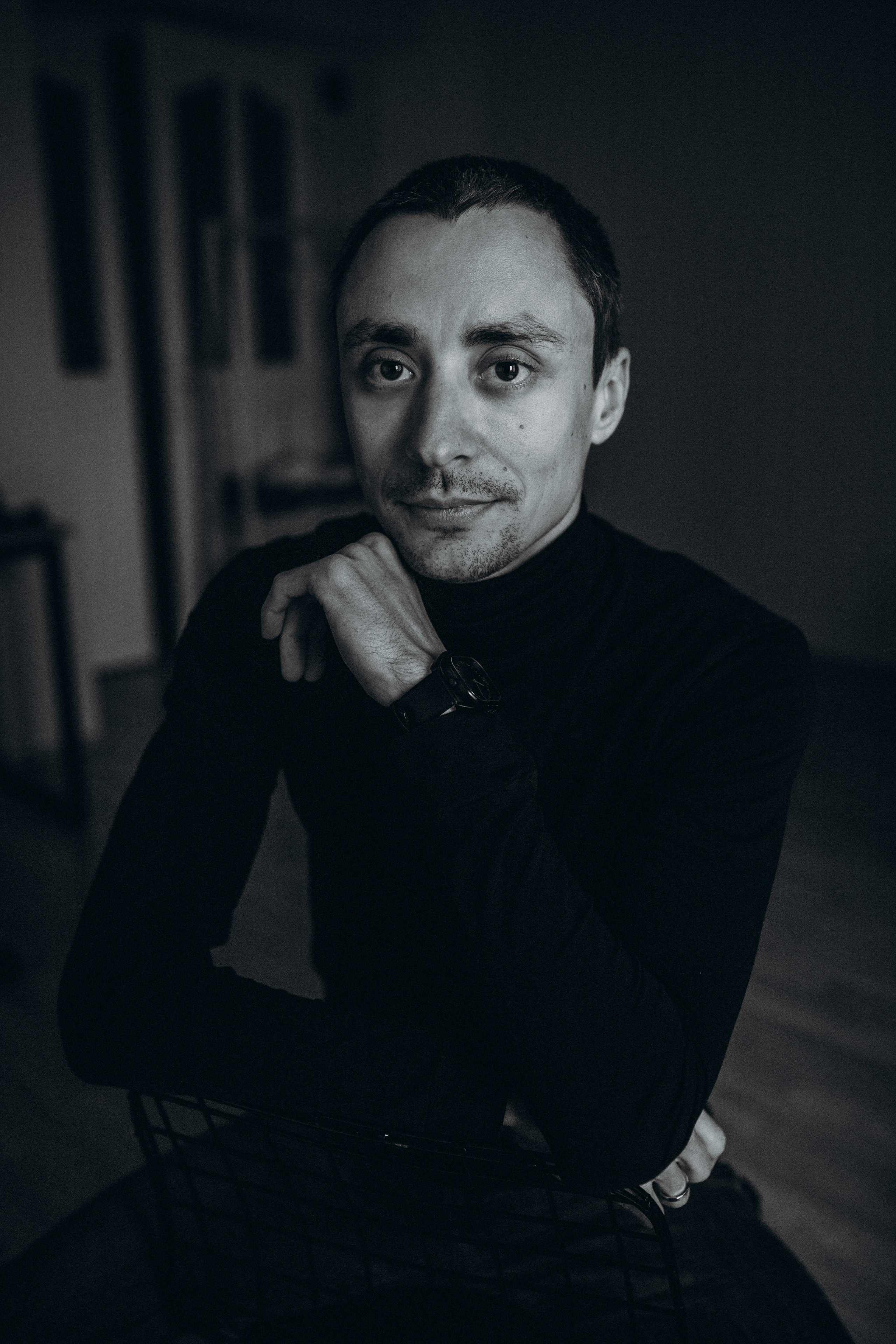 Мужской портрет ч/б Александр. Главная