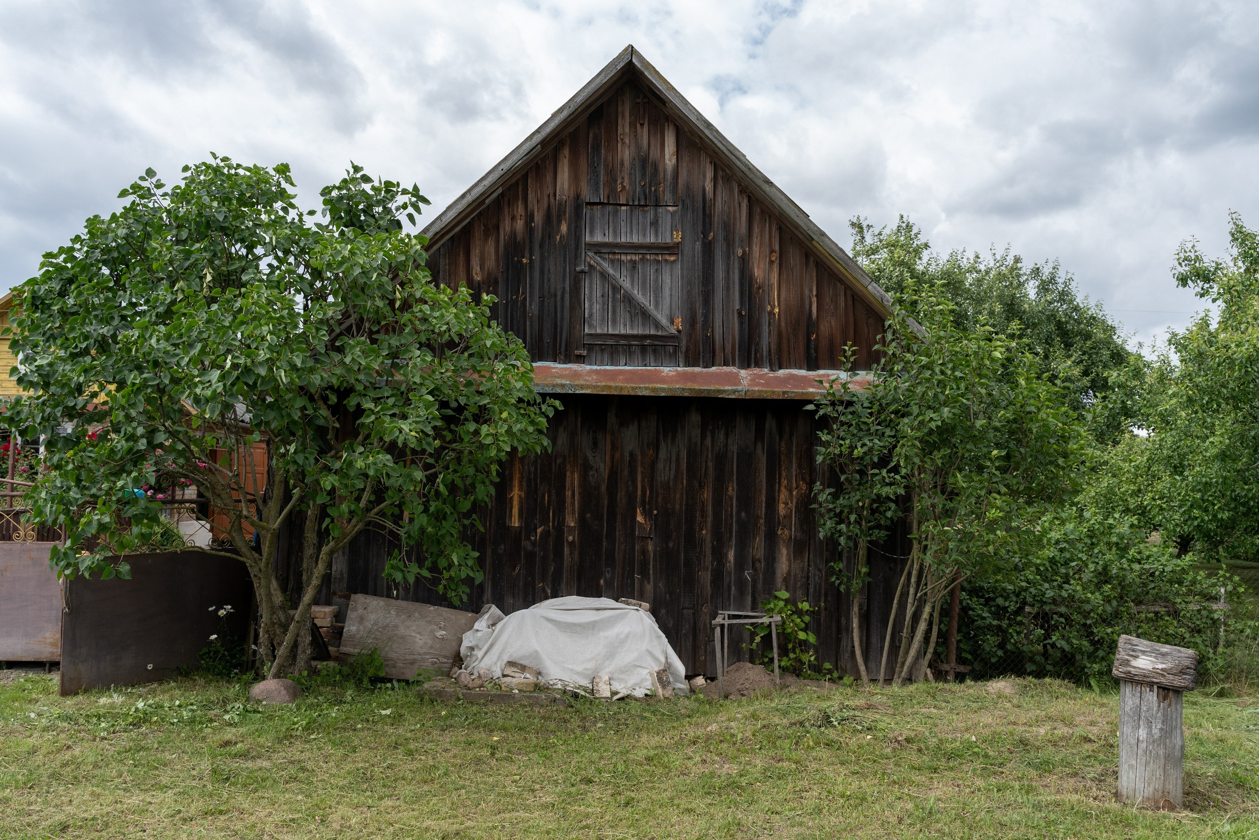 Home.land. Künstler Verstecktoff