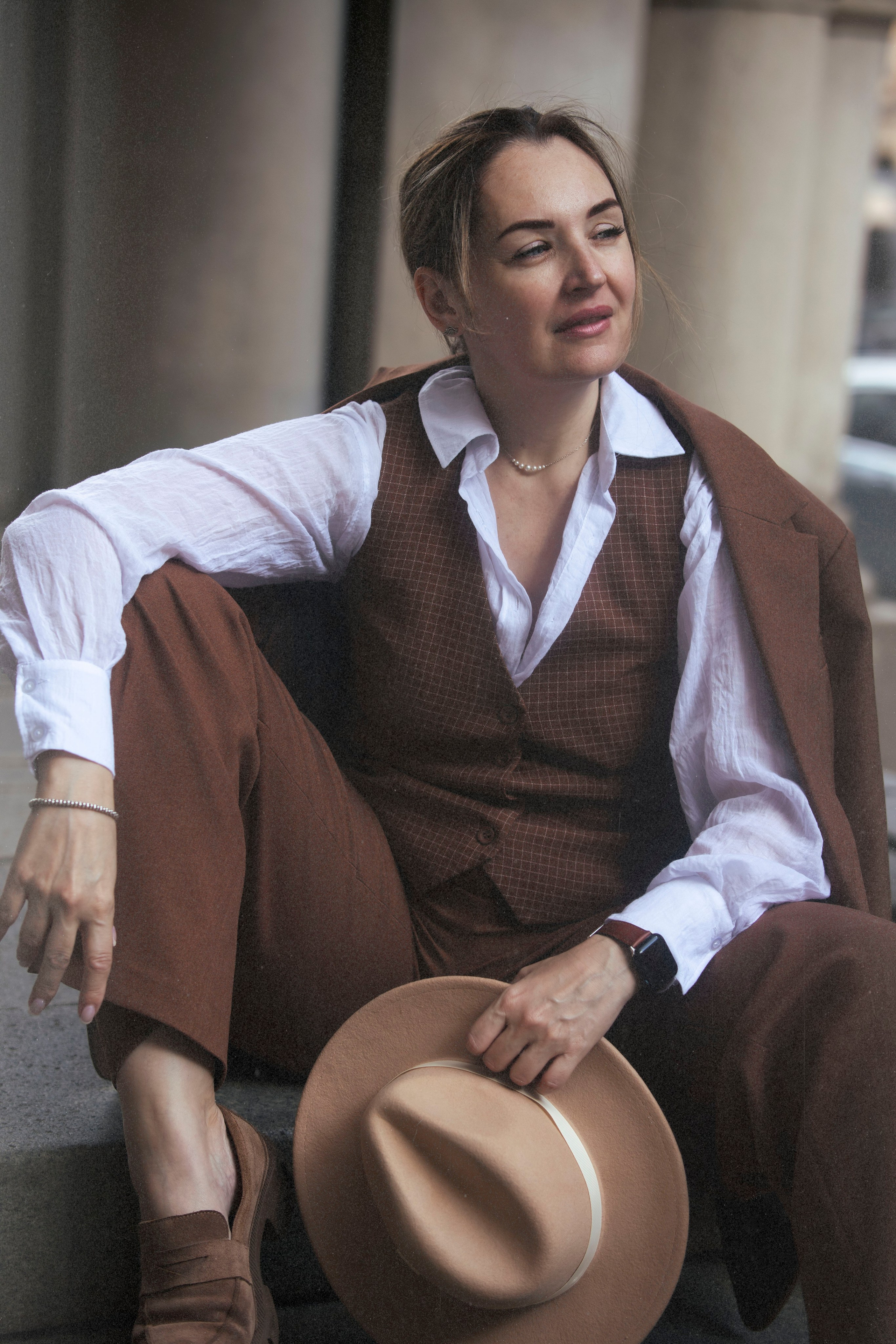  женский портрет в мужском костюме