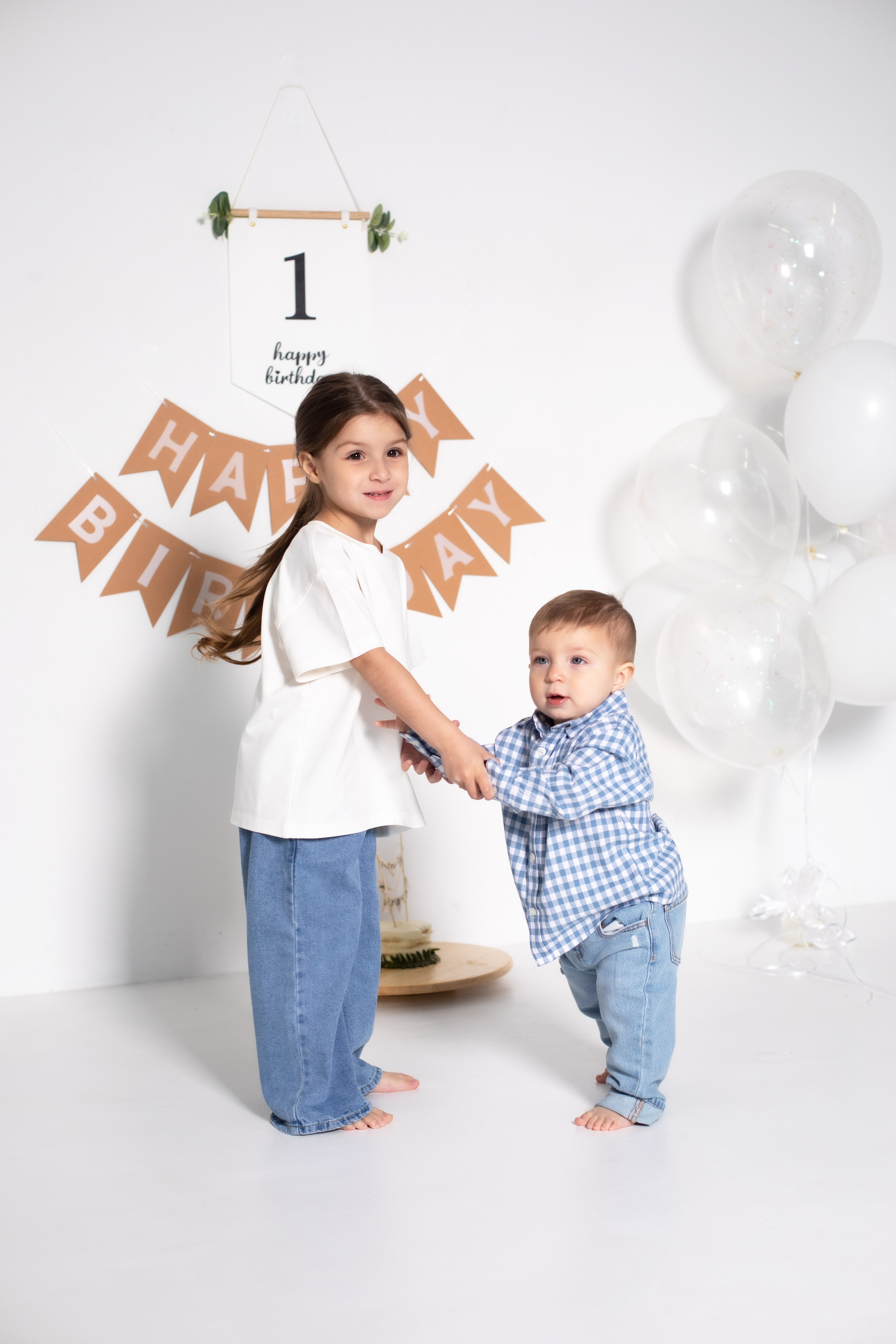 Маша, Арина, Артем. Главная