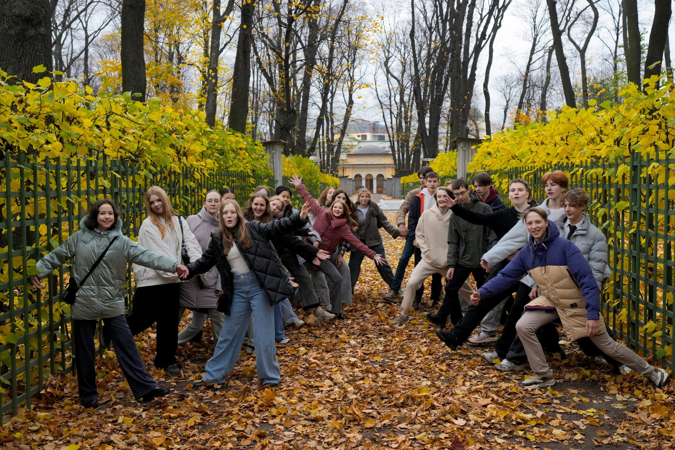 ОСЕННЯЯ. Школьная фотография в Санкт-Петербурге, выпускные альбомы, фотосессии