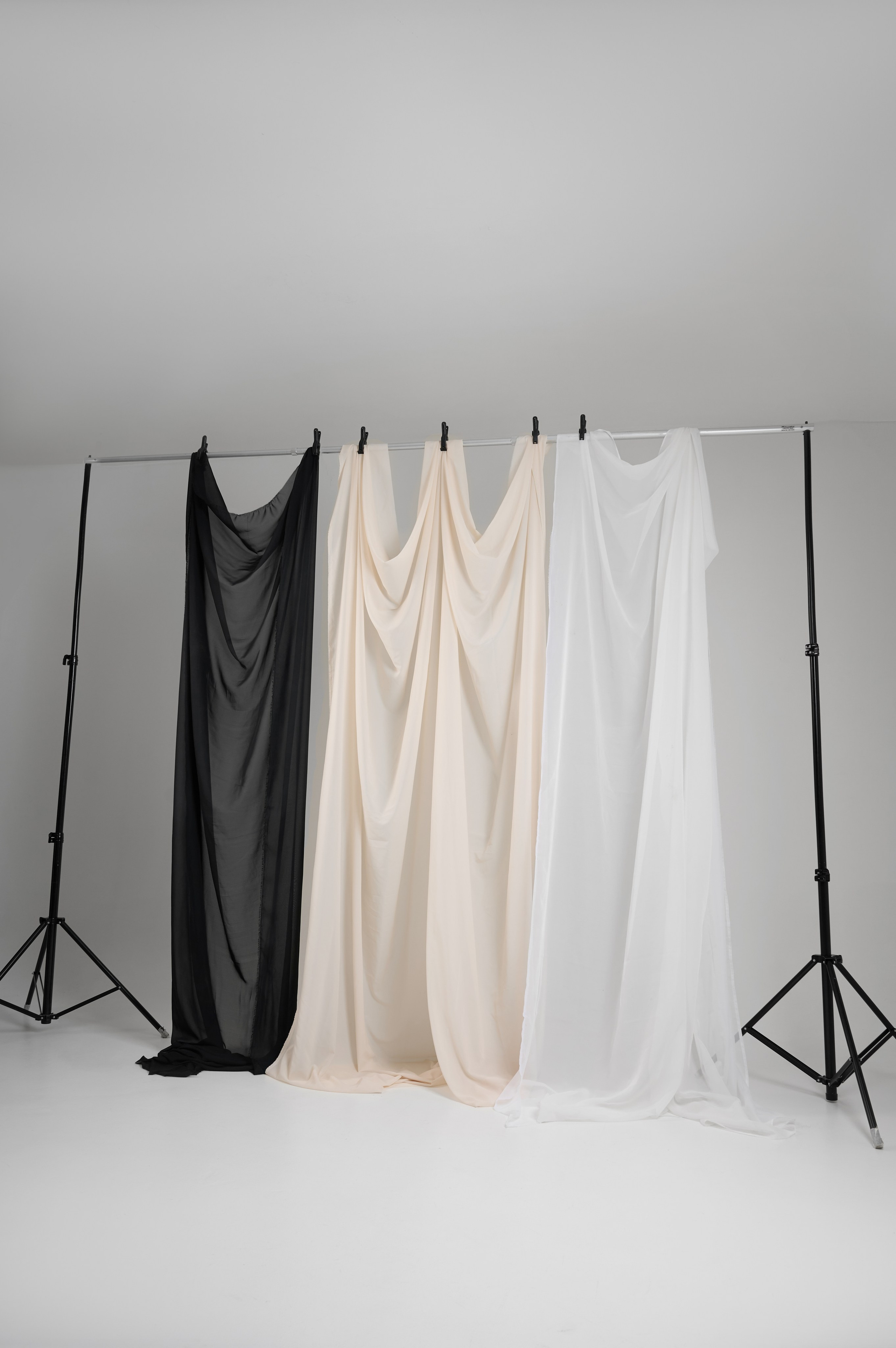 Тканевые фоны шифон 1,5*3 м, Установка фона на стойках - 300 руб