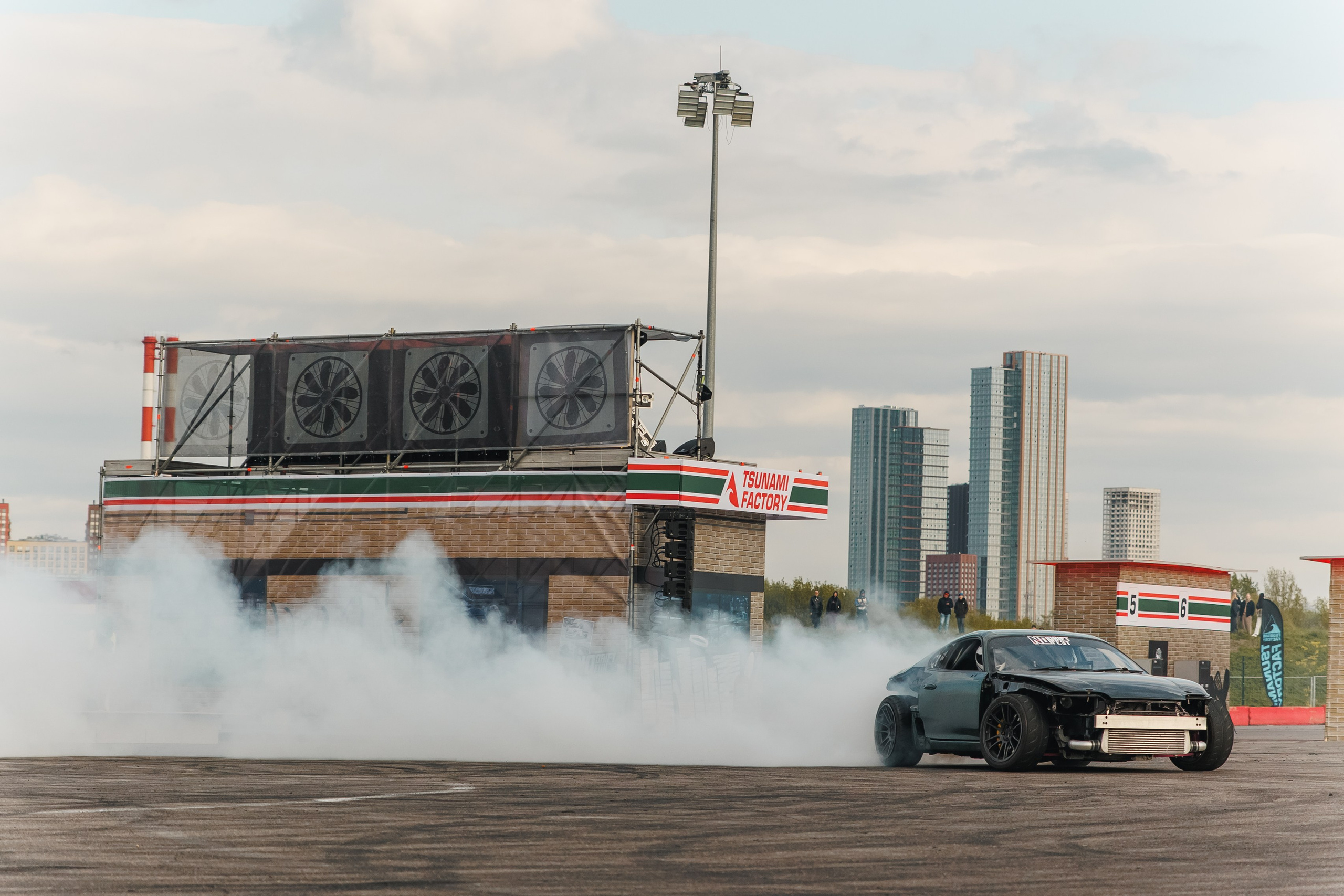 Выставка и дрифт машин. Репортажный фотограф. Москва. Алина Ланская