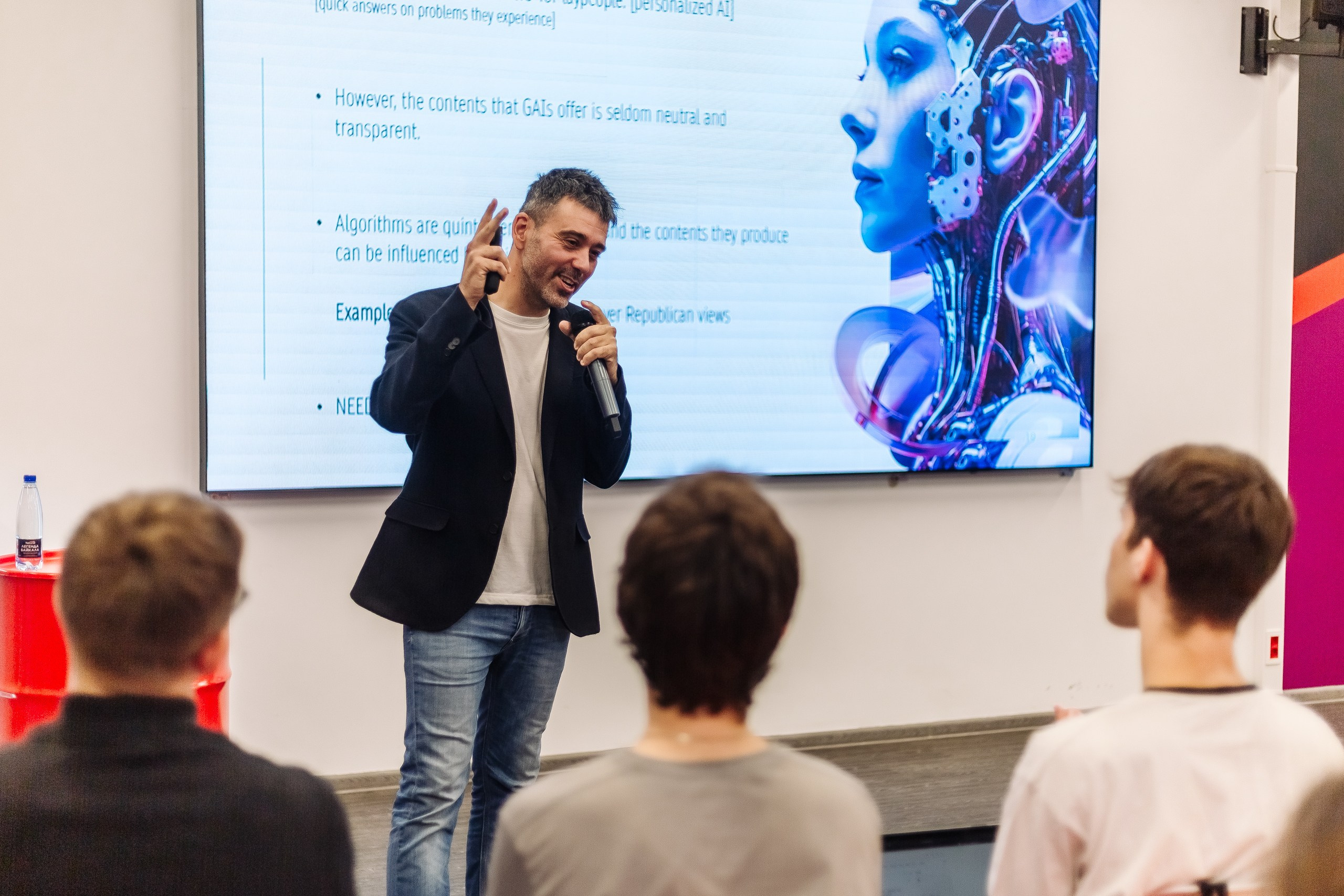 Неймарк. Лекторий. Репортажный и портретный фотограф в Нижнем Новгороде Максим Горшков