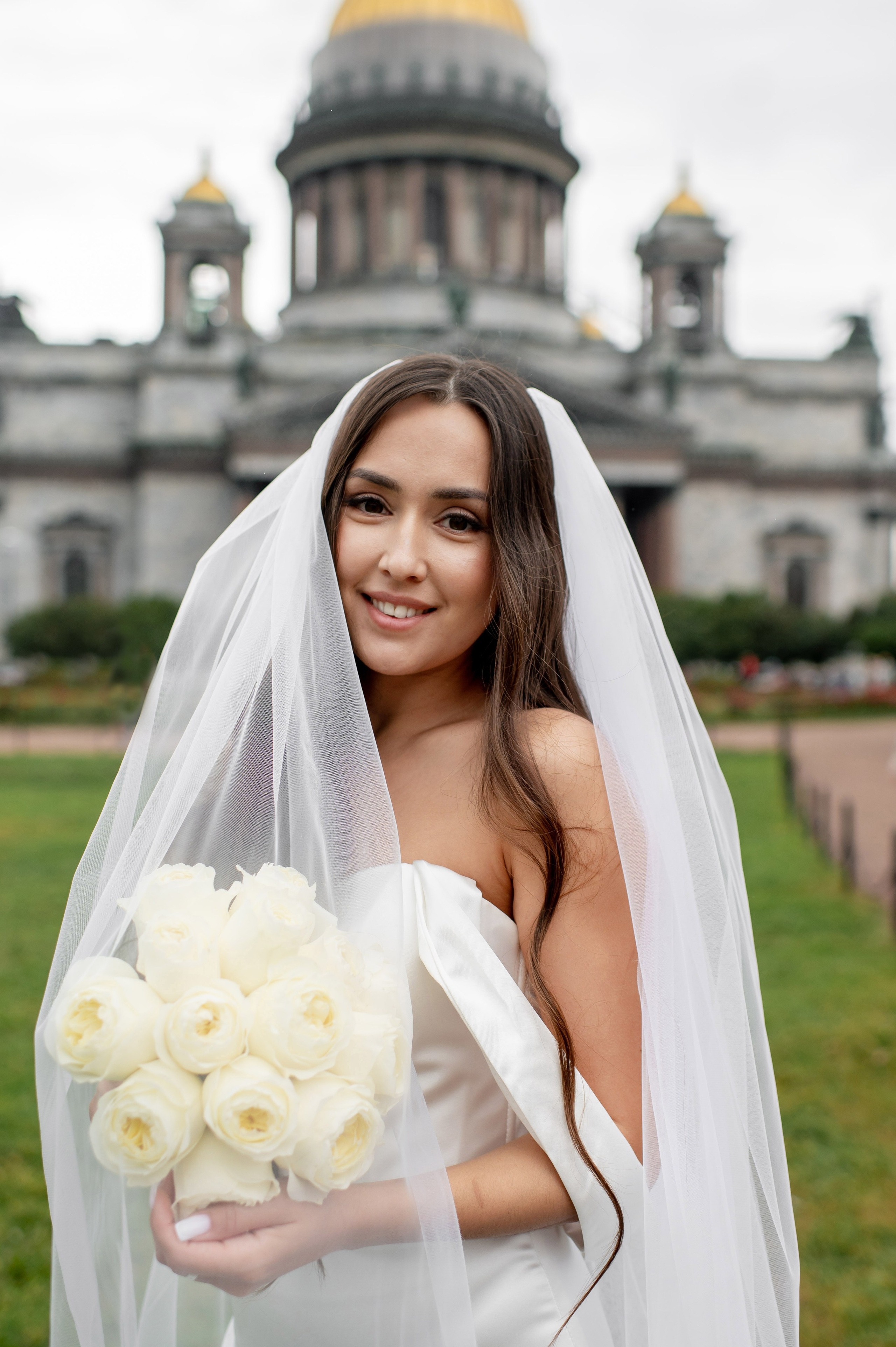 Классическая свадебная фотосессия Аины и Антона по самым красивым местам для свадебной прогулки в Санкт-Петербурге. Портретный, семейный и свадебный фотограф в Санкт-Петербурге и в Пушкине Ширяев Денис